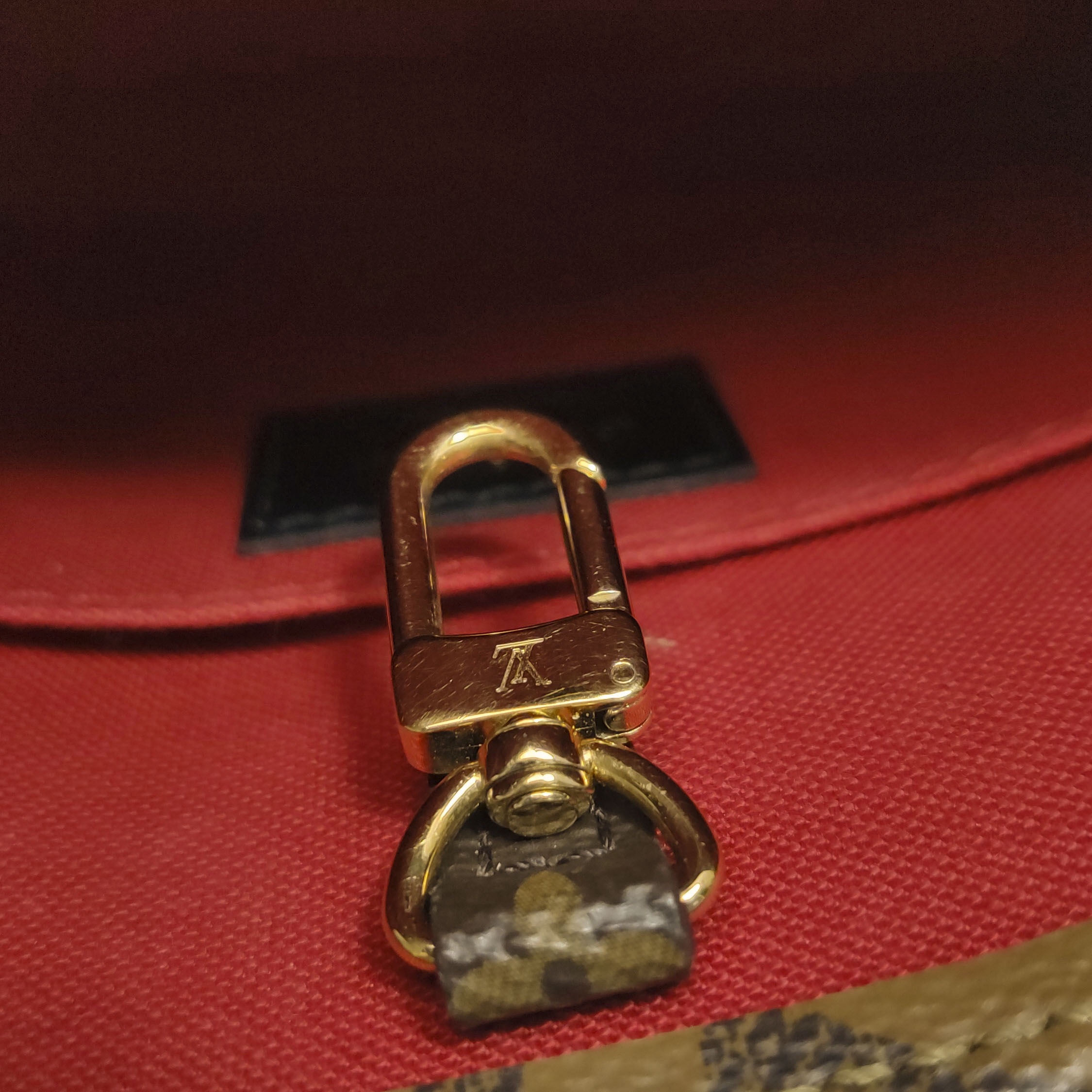 Louis Vuitton(LV) OnTheGo Tote Reverse Monogram Giant BB — photo 9 of 13