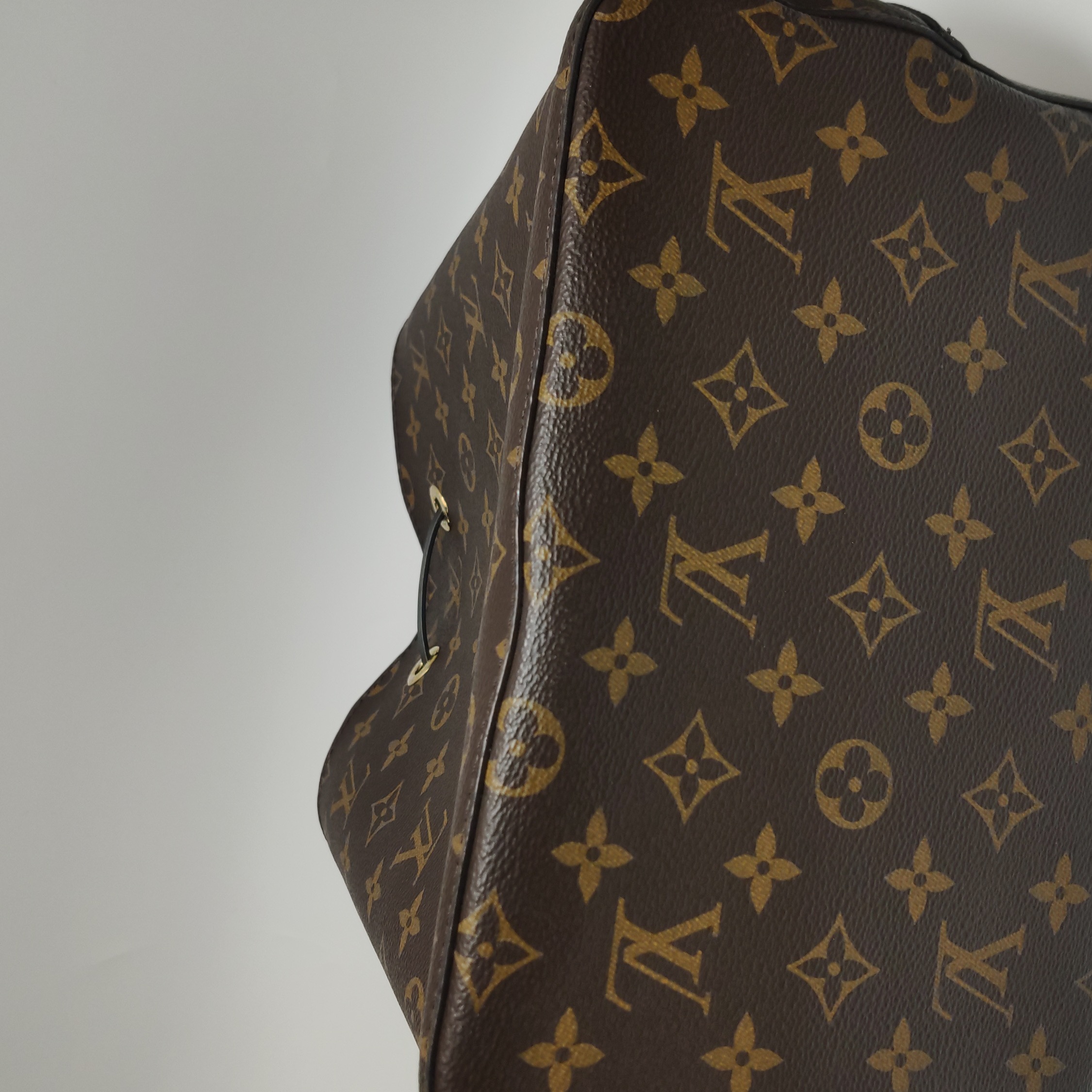 Louis Vuitton(LV) NeoNoe Handbag Monogram Canvas with Leather MM — photo 19 of 22