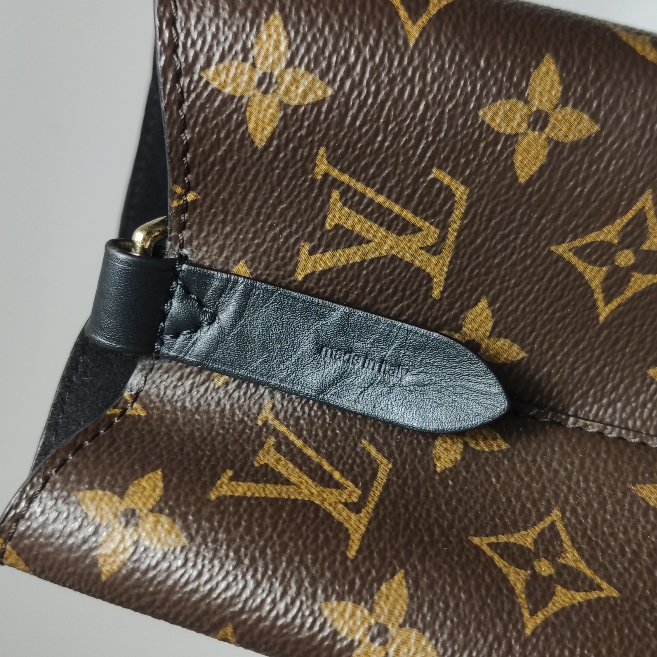 Louis Vuitton(LV) NeoNoe Handbag Monogram Canvas with Leather MM — photo 20 of 22
