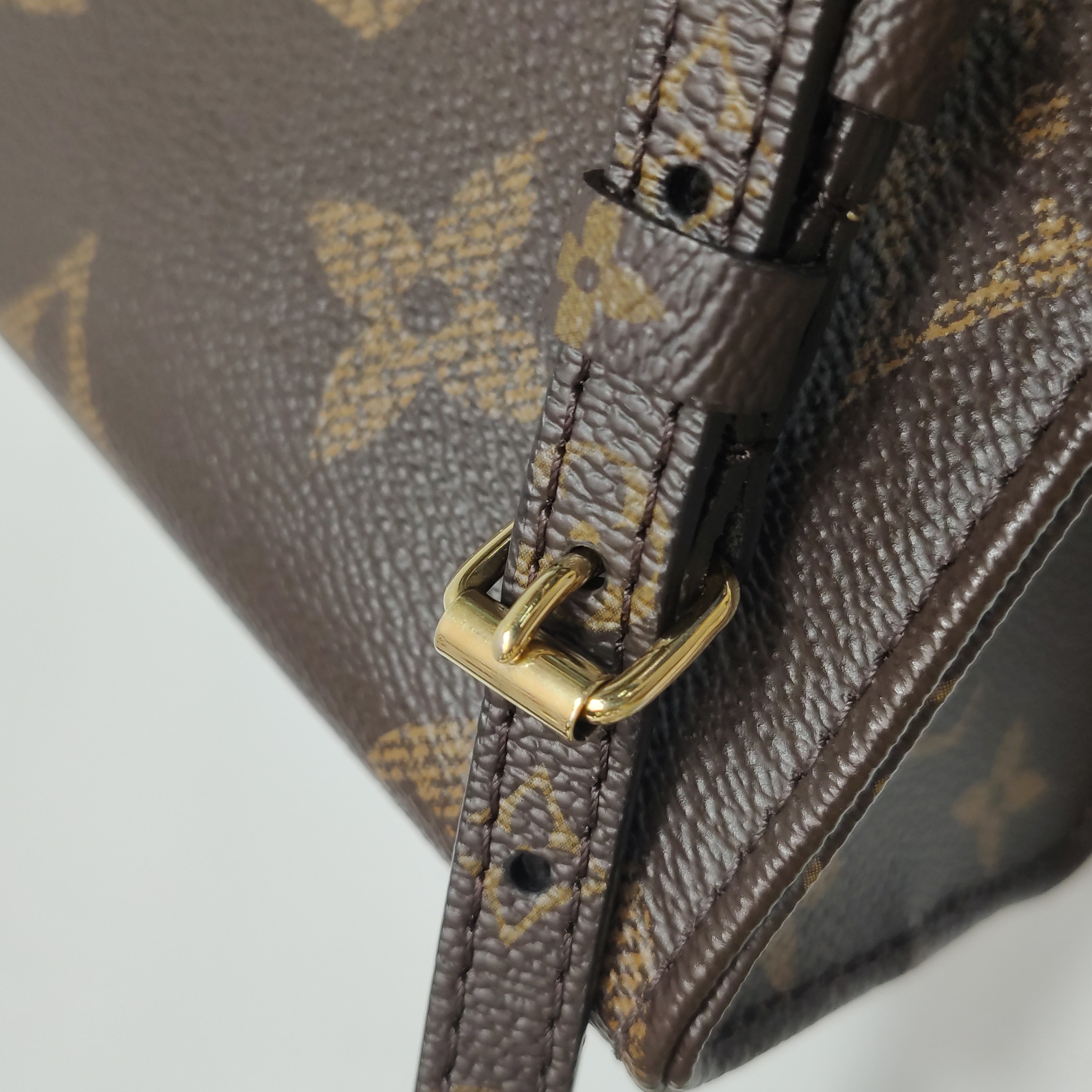 Louis Vuitton(LV) OnTheGo Tote Reverse Monogram Giant BB — photo 10 of 13