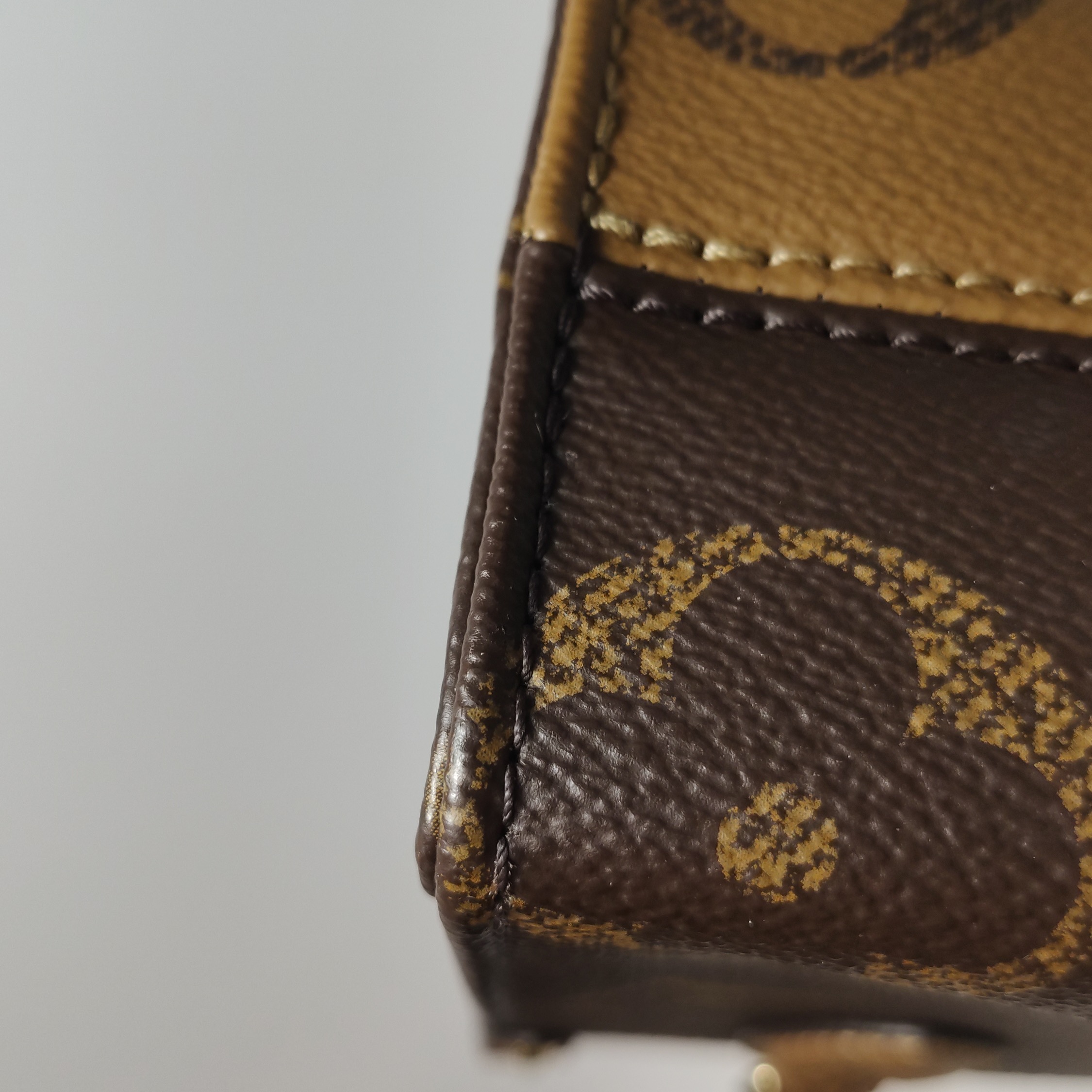 Louis Vuitton(LV) OnTheGo Tote Reverse Monogram Giant BB — photo 13 of 13
