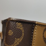 Louis Vuitton(LV) OnTheGo Tote Reverse Monogram Giant BB — thumbnail 13