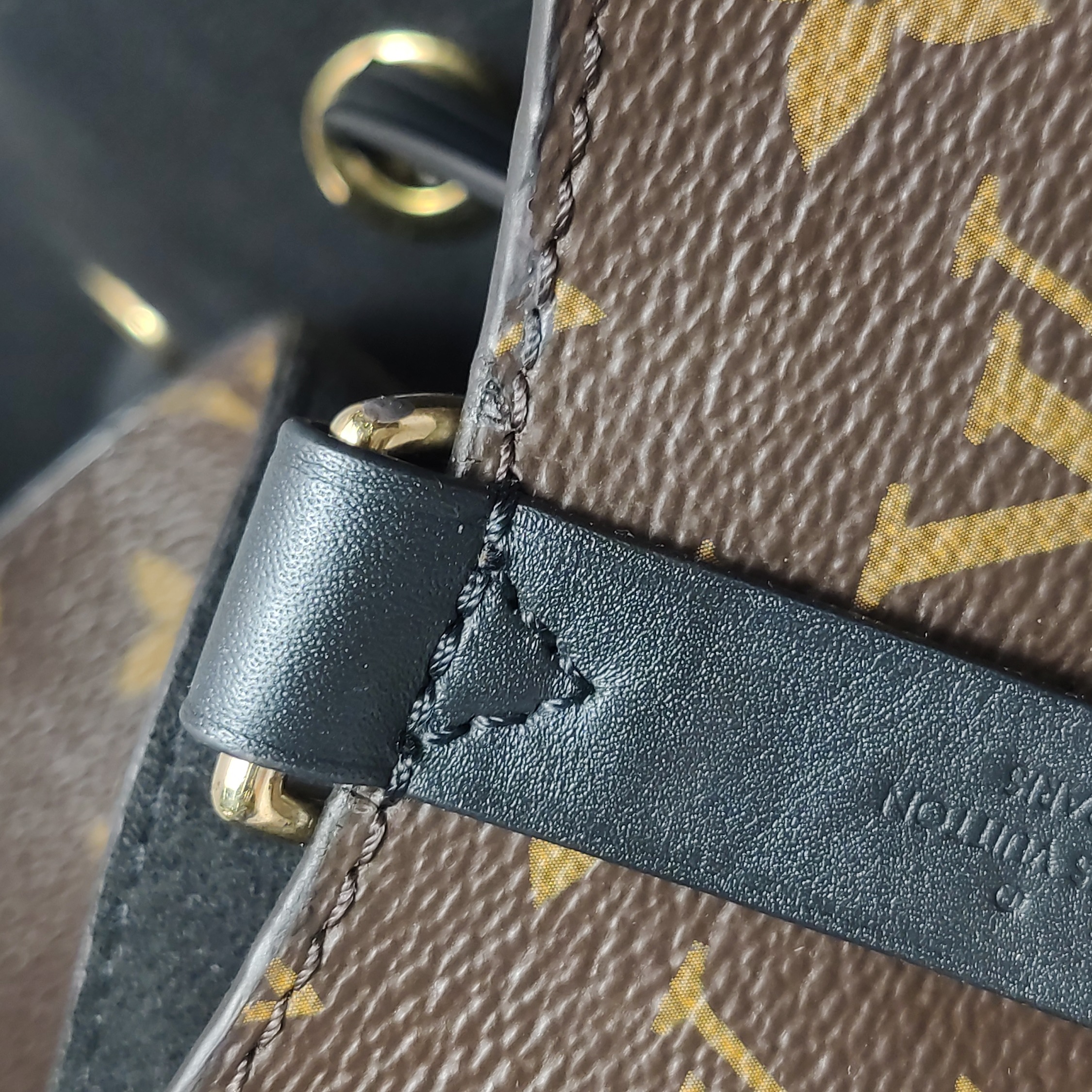 Louis Vuitton(LV) NeoNoe Handbag Monogram Canvas with Leather MM — photo 15 of 22