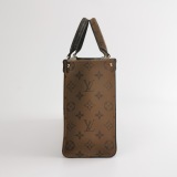 Louis Vuitton(LV) OnTheGo Tote Reverse Monogram Giant PM — thumbnail 5