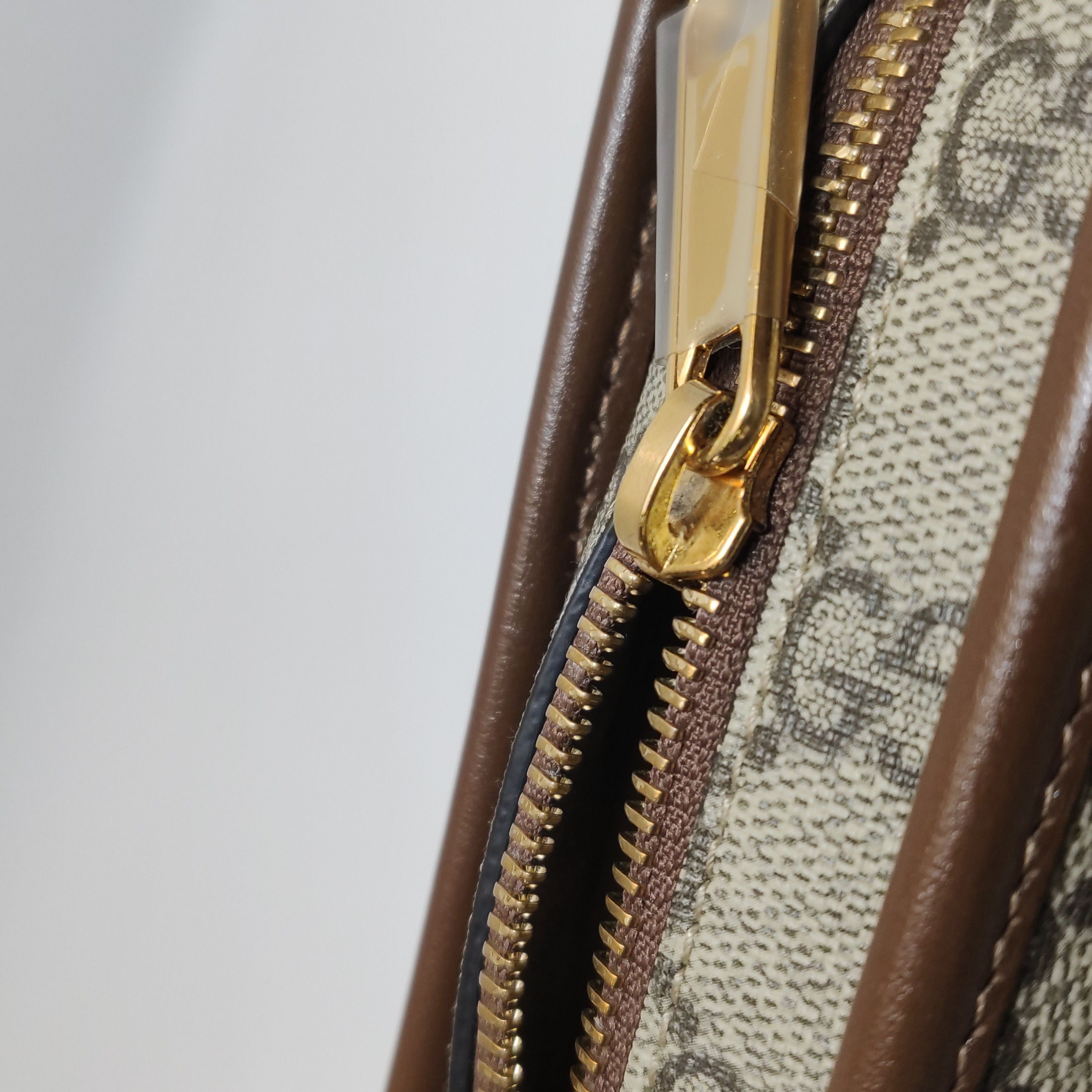 Gucci Interlocking G Patch Camera Bag GG Coated Canvas Mini — photo 10 of 18
