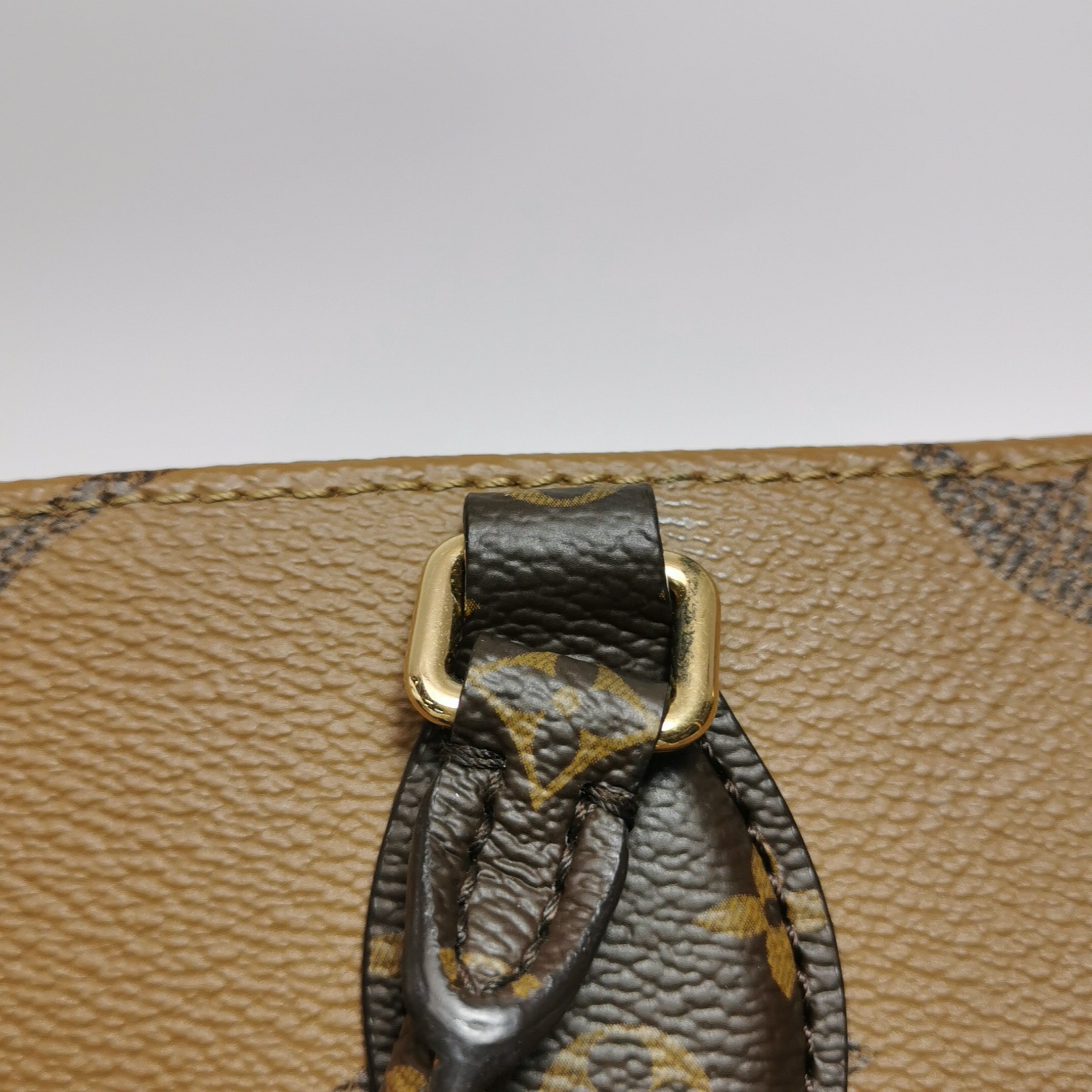 Louis Vuitton(LV) OnTheGo Tote Reverse Monogram Giant PM — photo 10 of 15