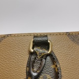 Louis Vuitton(LV) OnTheGo Tote Reverse Monogram Giant PM — thumbnail 10