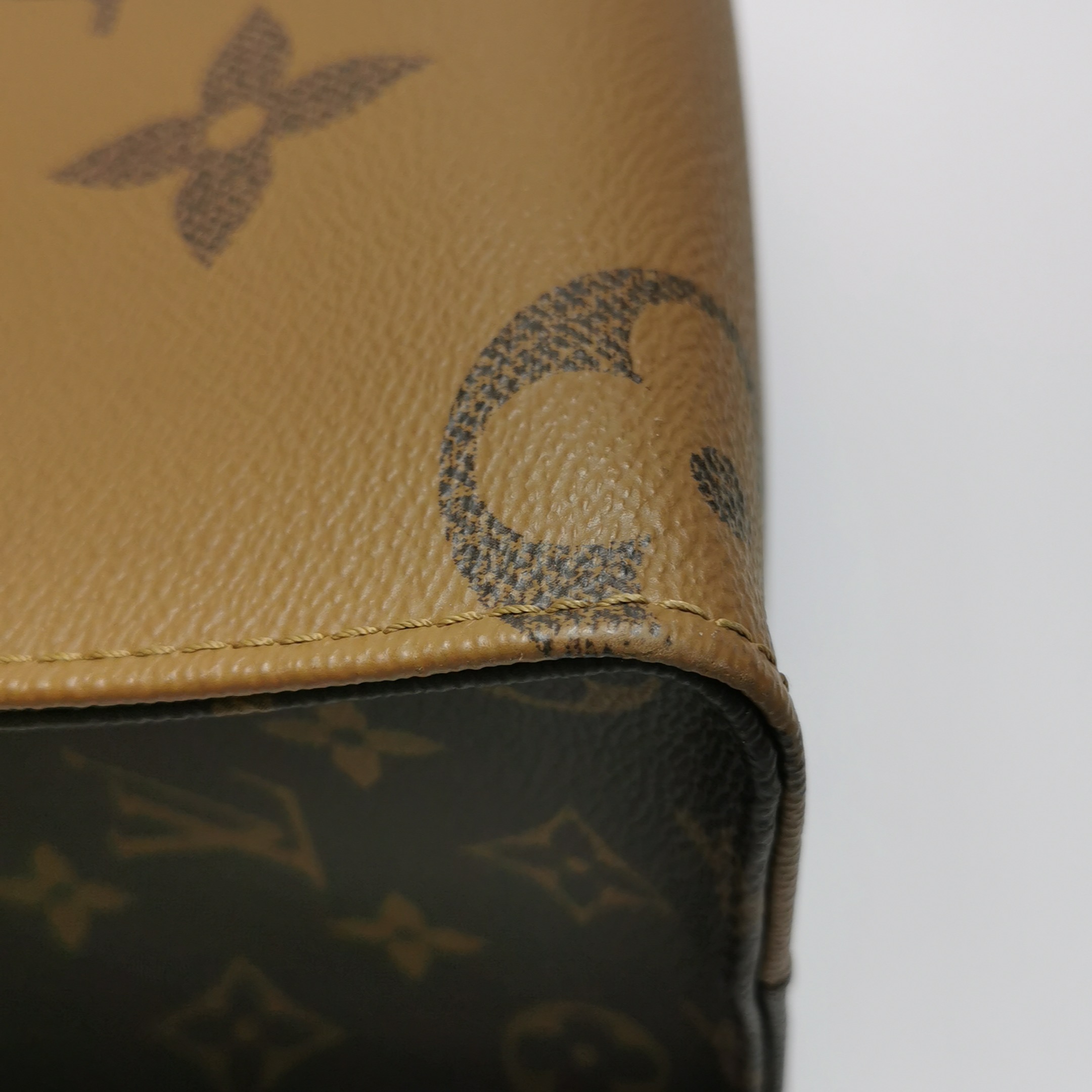 Louis Vuitton(LV) OnTheGo Tote Reverse Monogram Giant PM — photo 11 of 15