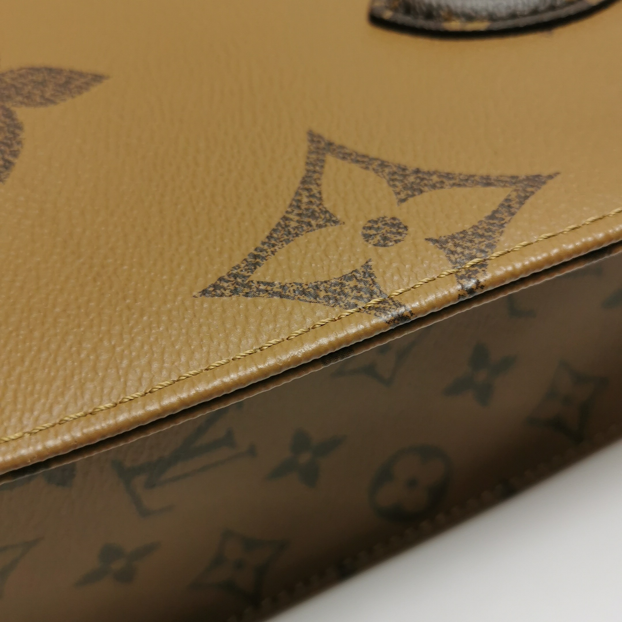 Louis Vuitton(LV) OnTheGo Tote Reverse Monogram Giant PM — photo 12 of 15