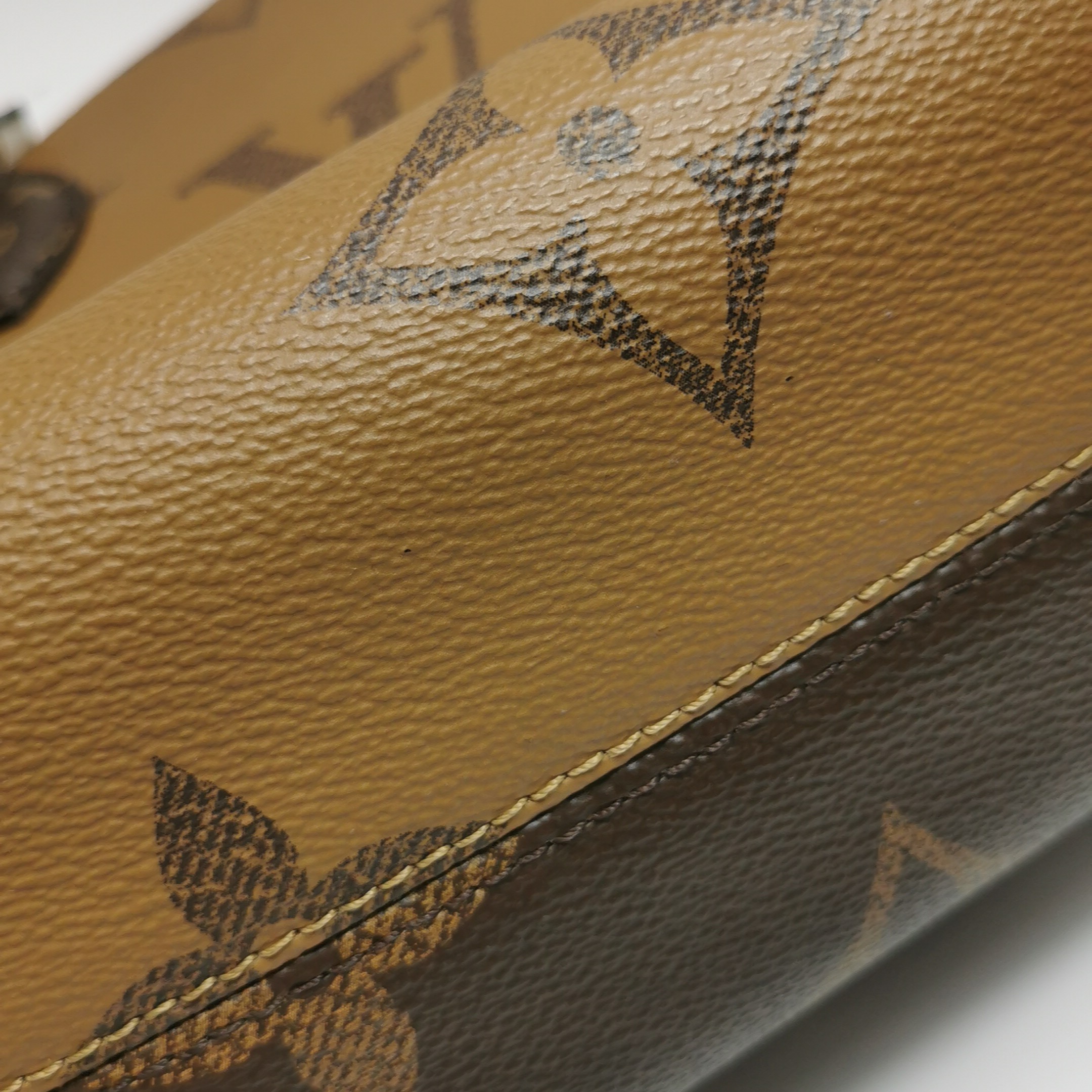 Louis Vuitton(LV) OnTheGo Tote Reverse Monogram Giant PM — photo 13 of 15