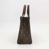 Louis Vuitton(LV) OnTheGo Tote Reverse Monogram Giant PM — thumbnail 4