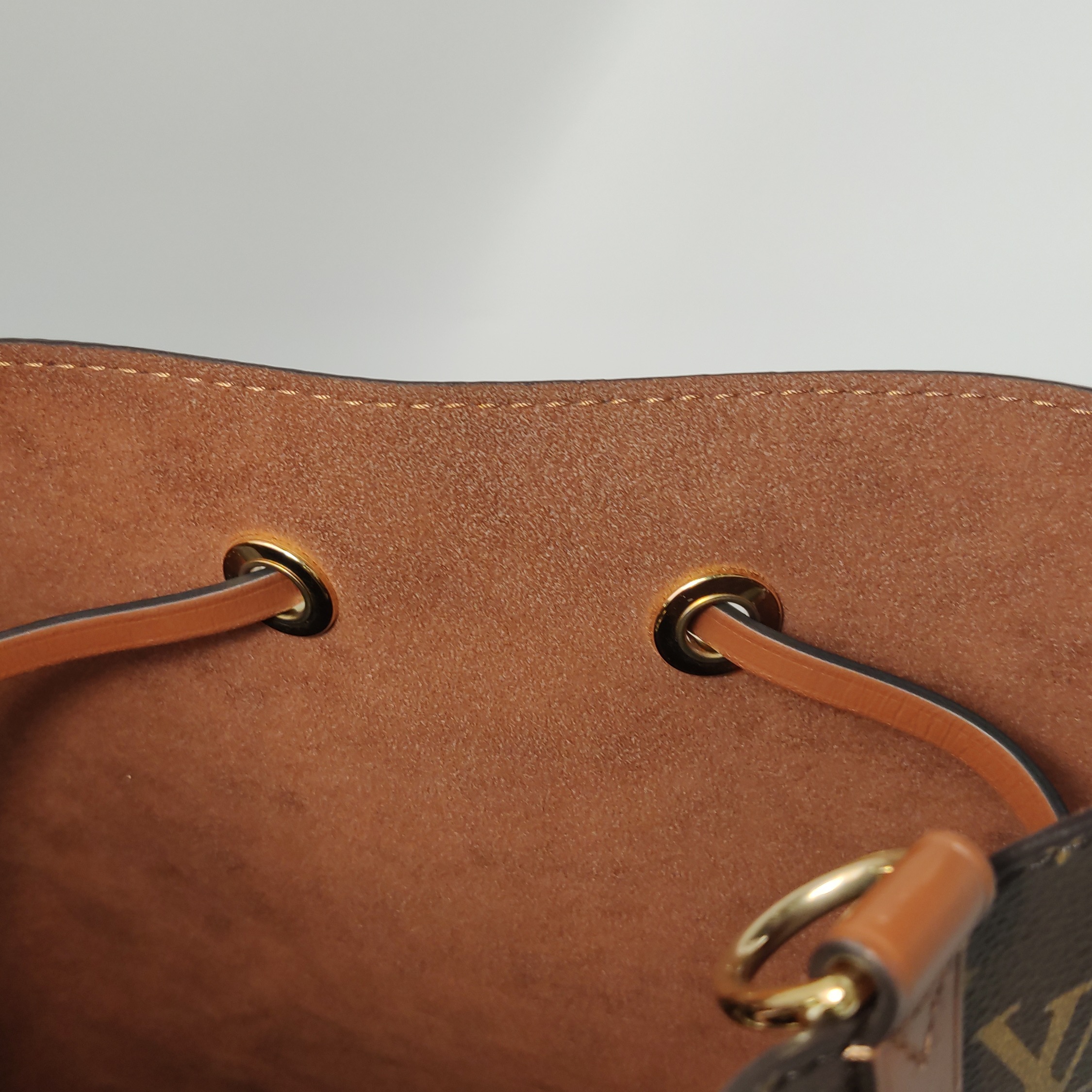 Louis Vuitton(LV) NeoNoe Handbag Monogram Canvas with Leather MM — photo 13 of 18