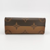 Louis Vuitton(LV) OnTheGo Tote Reverse Monogram Giant PM — thumbnail 6