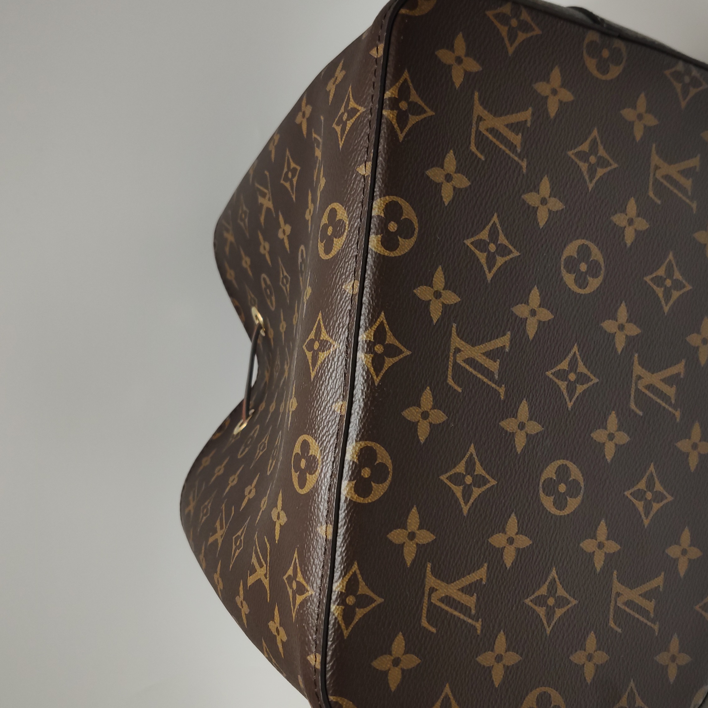 Louis Vuitton(LV) NeoNoe Handbag Monogram Canvas with Leather MM — photo 17 of 18