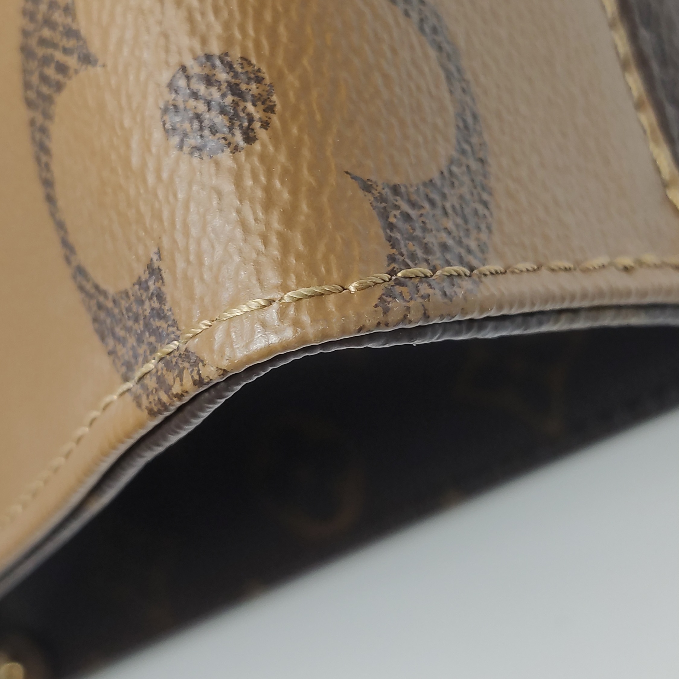 Louis Vuitton(LV) OnTheGo Tote Reverse Monogram Giant PM — photo 14 of 15
