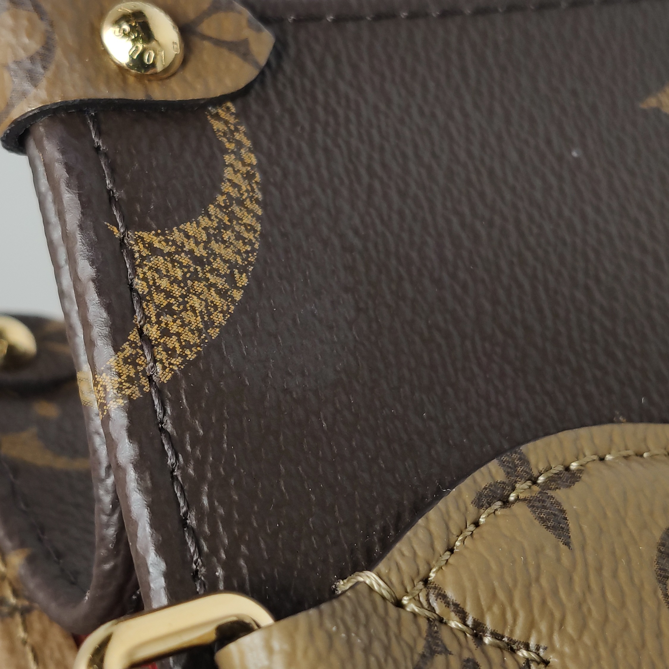 Louis Vuitton(LV) OnTheGo Tote Reverse Monogram Giant PM — photo 13 of 15