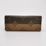 Louis Vuitton(LV) OnTheGo Tote Reverse Monogram Giant PM — thumbnail 6