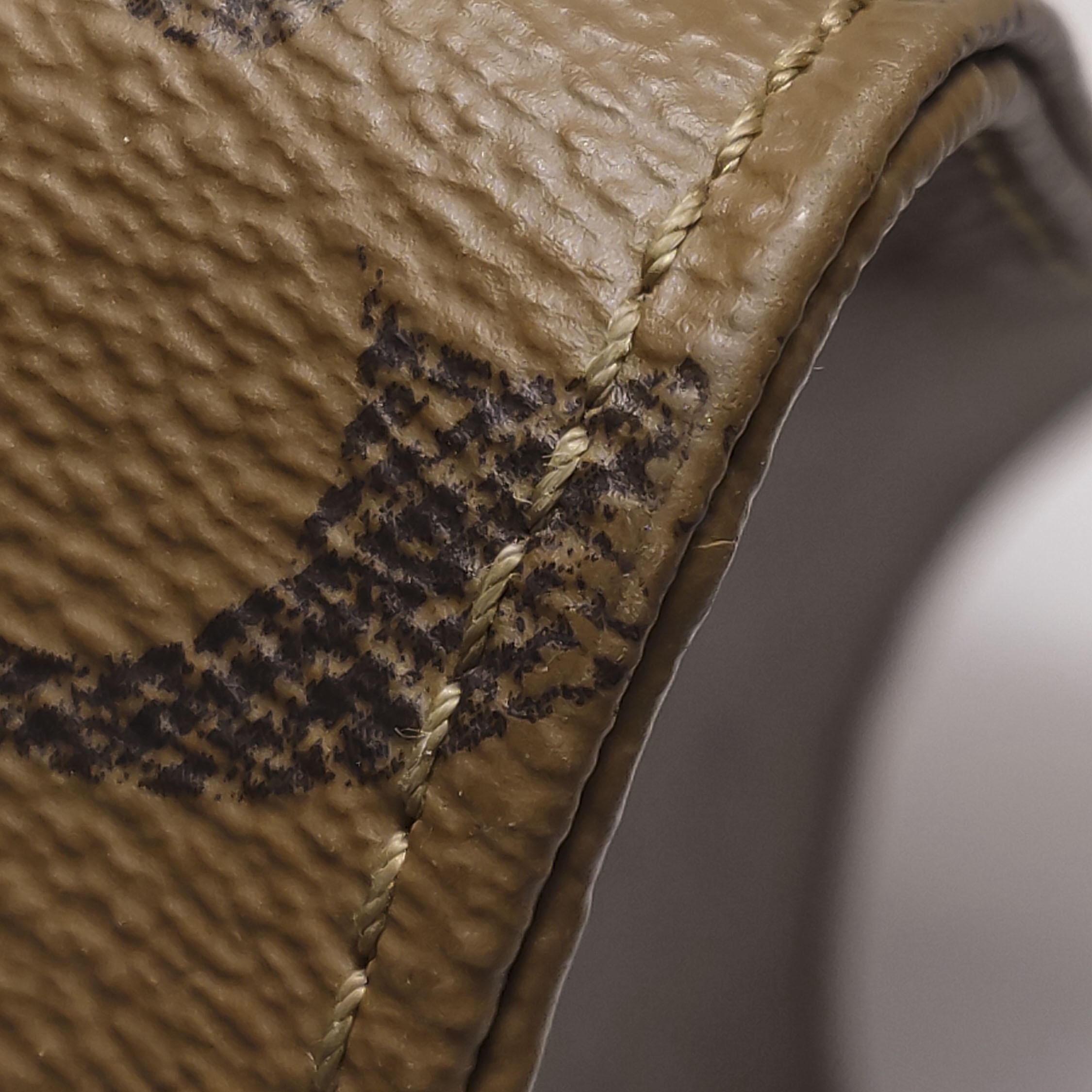 Louis Vuitton(LV) OnTheGo Tote Reverse Monogram Giant PM — photo 13 of 15