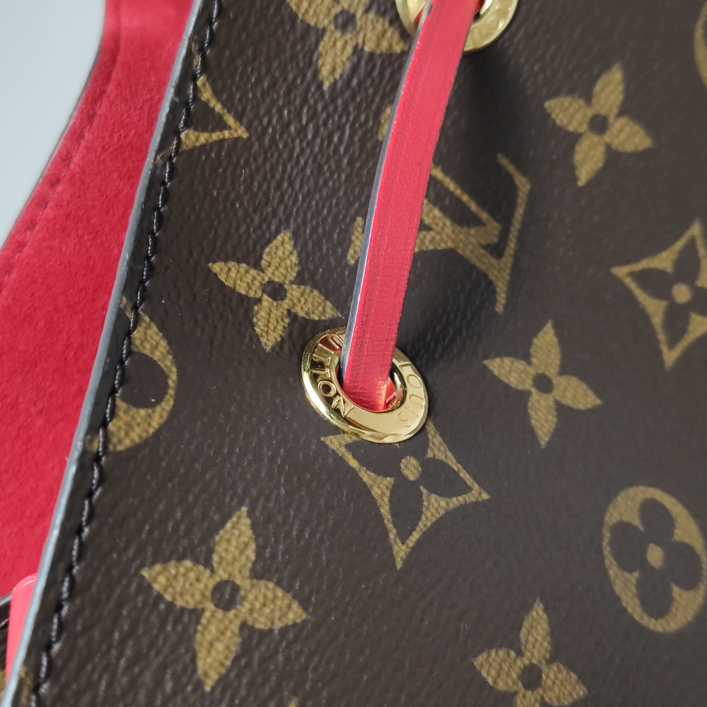 Louis Vuitton(LV) NeoNoe Handbag Monogram Canvas with Leather MM — photo 15 of 19