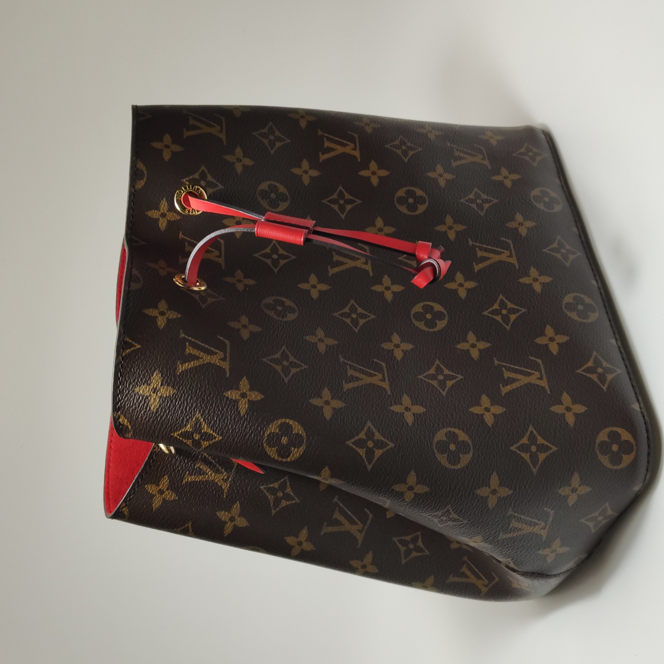 Louis Vuitton(LV) NeoNoe Handbag Monogram Canvas with Leather MM — photo 18 of 19