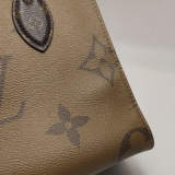 Louis Vuitton(LV) OnTheGo Tote Reverse Monogram Giant PM — thumbnail 14