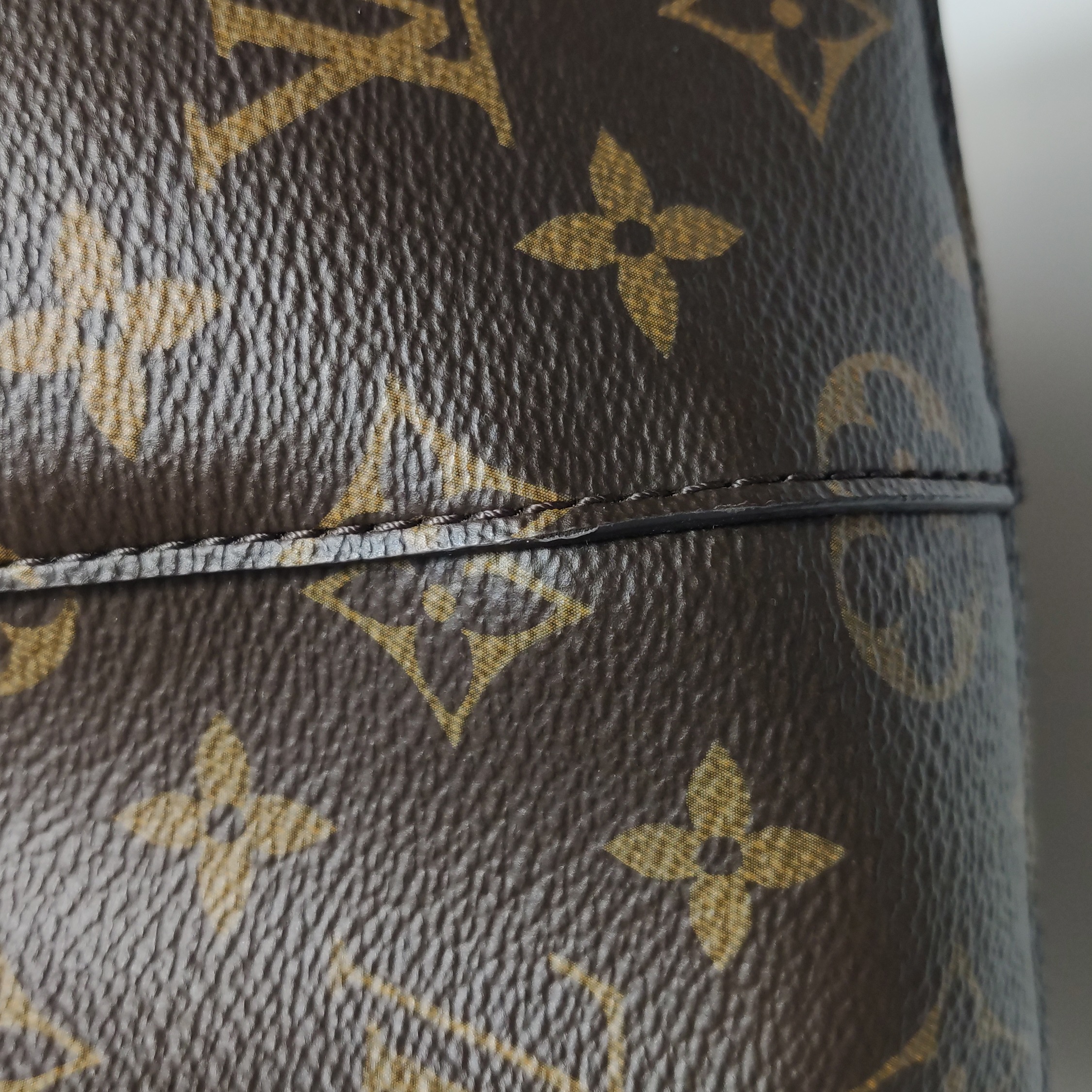 Louis Vuitton(LV) NeoNoe Handbag Monogram Canvas with Leather MM — photo 17 of 19