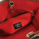 Louis Vuitton(LV) OnTheGo Tote Reverse Monogram Giant PM — thumbnail 8
