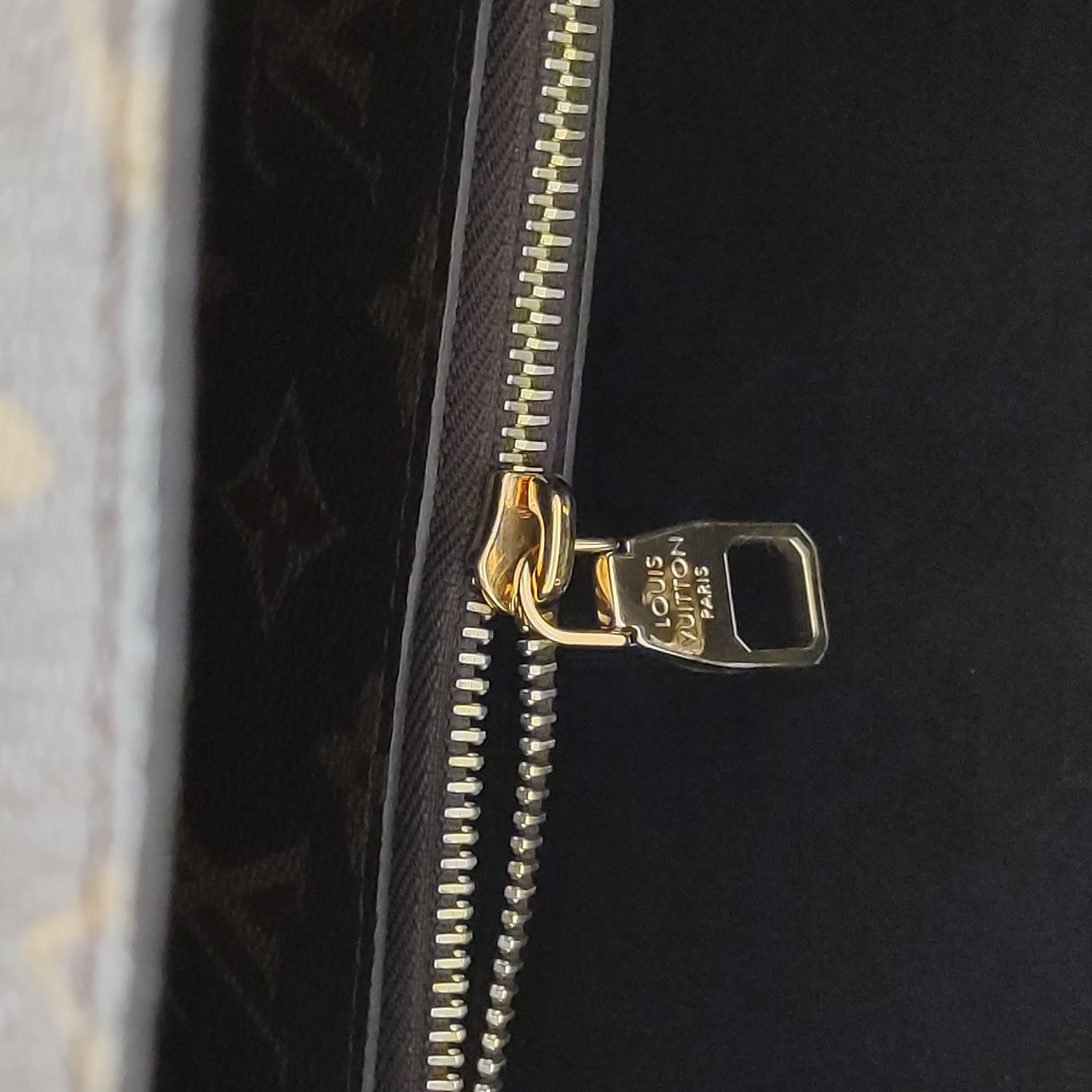 Louis Vuitton(LV) NeoNoe Handbag Monogram Canvas with Leather MM — photo 8 of 13