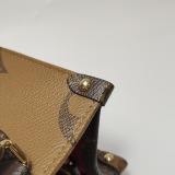 Louis Vuitton(LV) OnTheGo Tote Reverse Monogram Giant PM — thumbnail 15