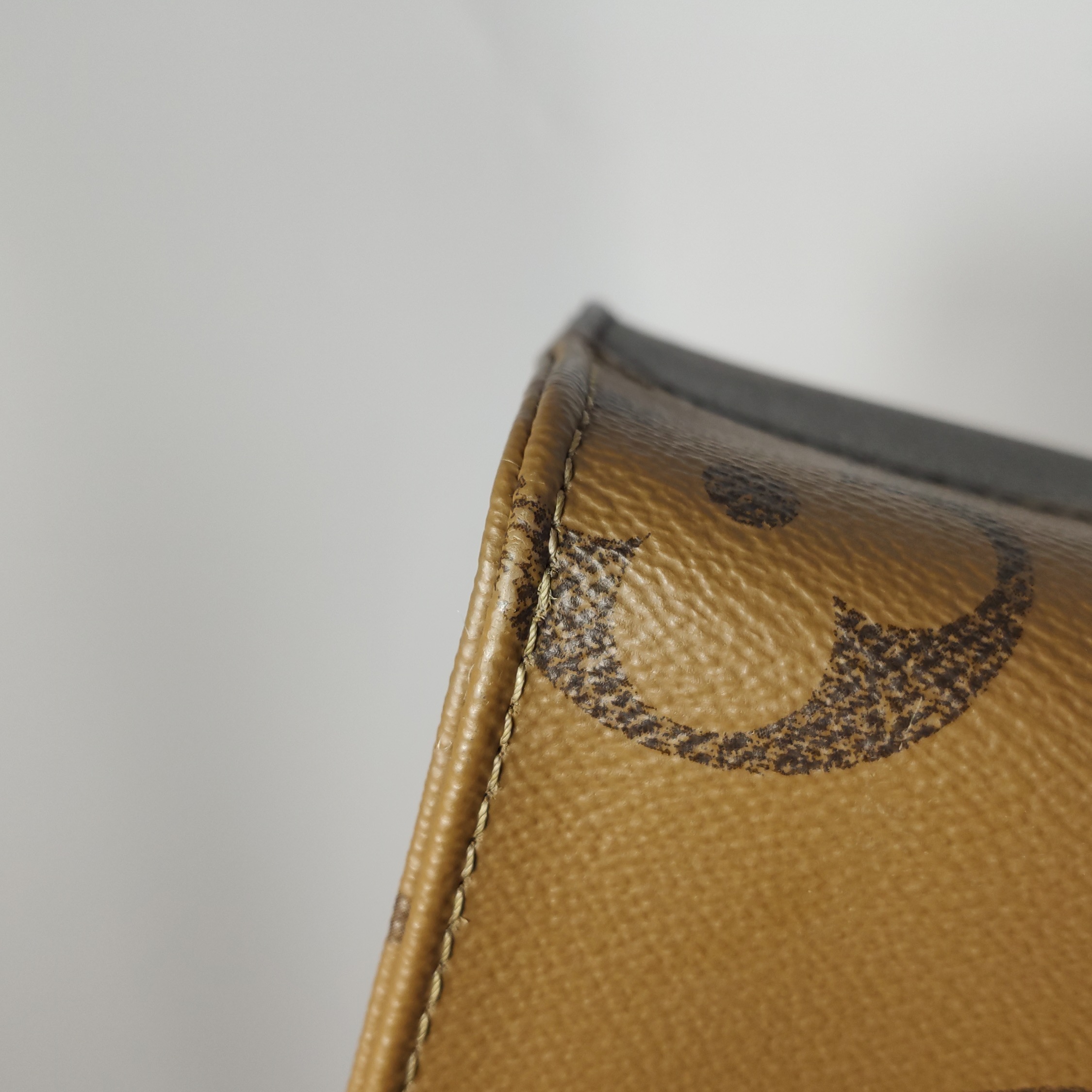 Louis Vuitton(LV) OnTheGo Tote Reverse Monogram Giant PM — photo 13 of 16