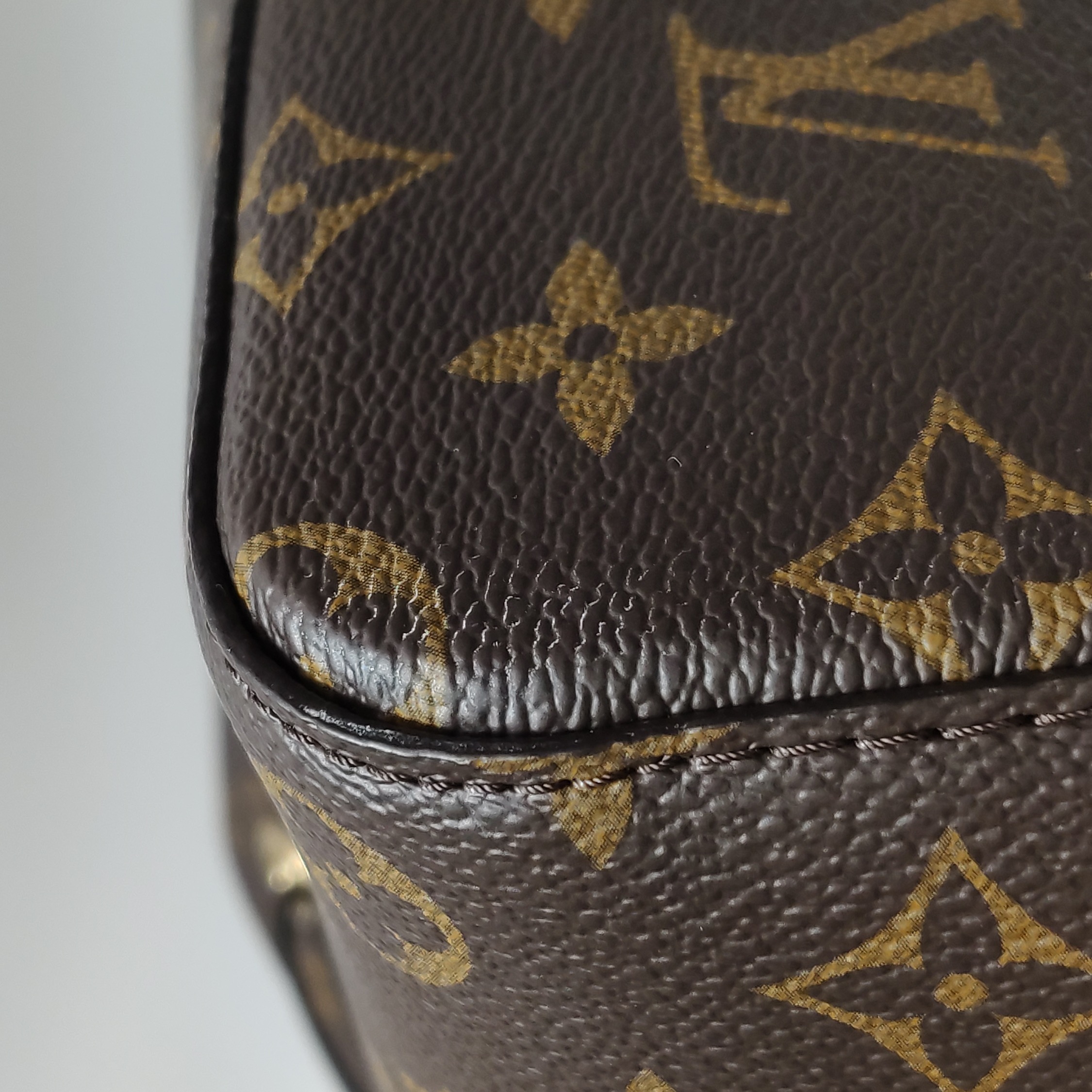 Louis Vuitton(LV) NeoNoe Handbag Monogram Canvas with Leather MM — photo 10 of 13