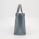 Louis Vuitton(LV) OnTheGo Tote Monogram Empreinte Giant PM — thumbnail 3