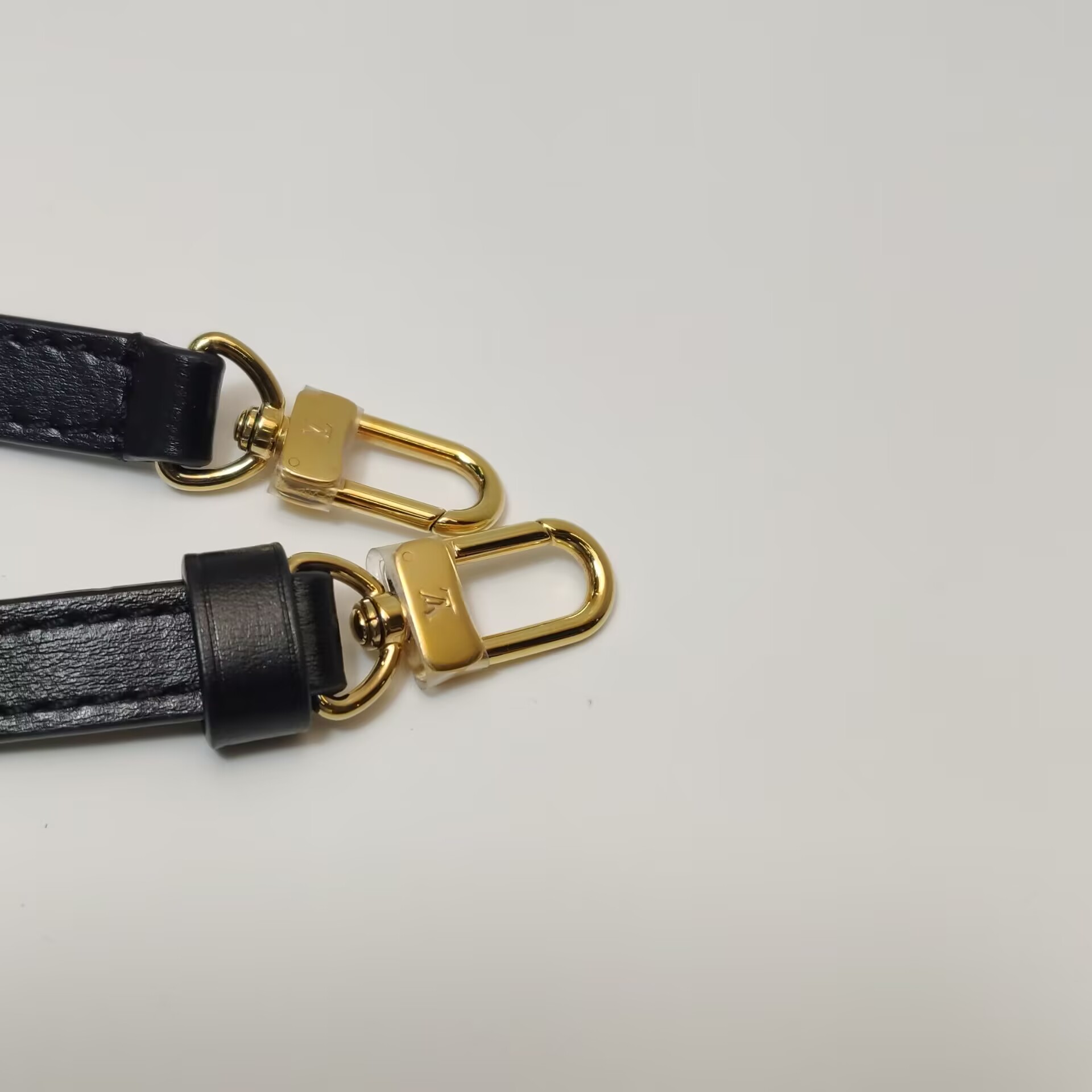 Louis Vuitton(LV) Vanity Handbag Reverse Monogram Canvas — photo 18 of 18