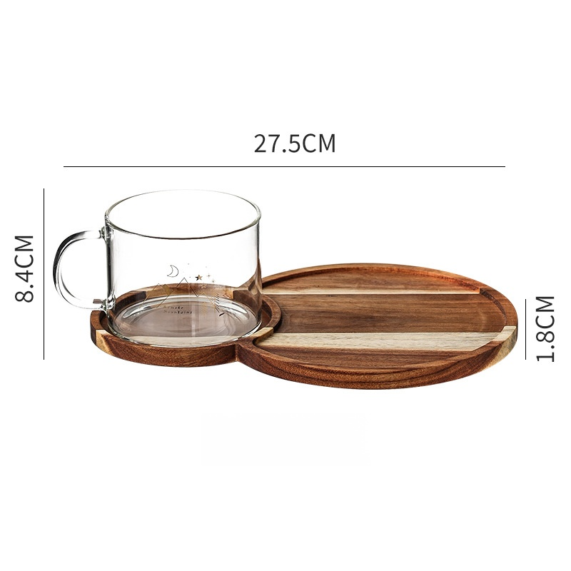 Wasserbecher-Set aus Holztablett