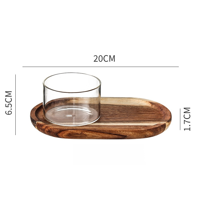 Wasserbecher-Set aus Holztablett