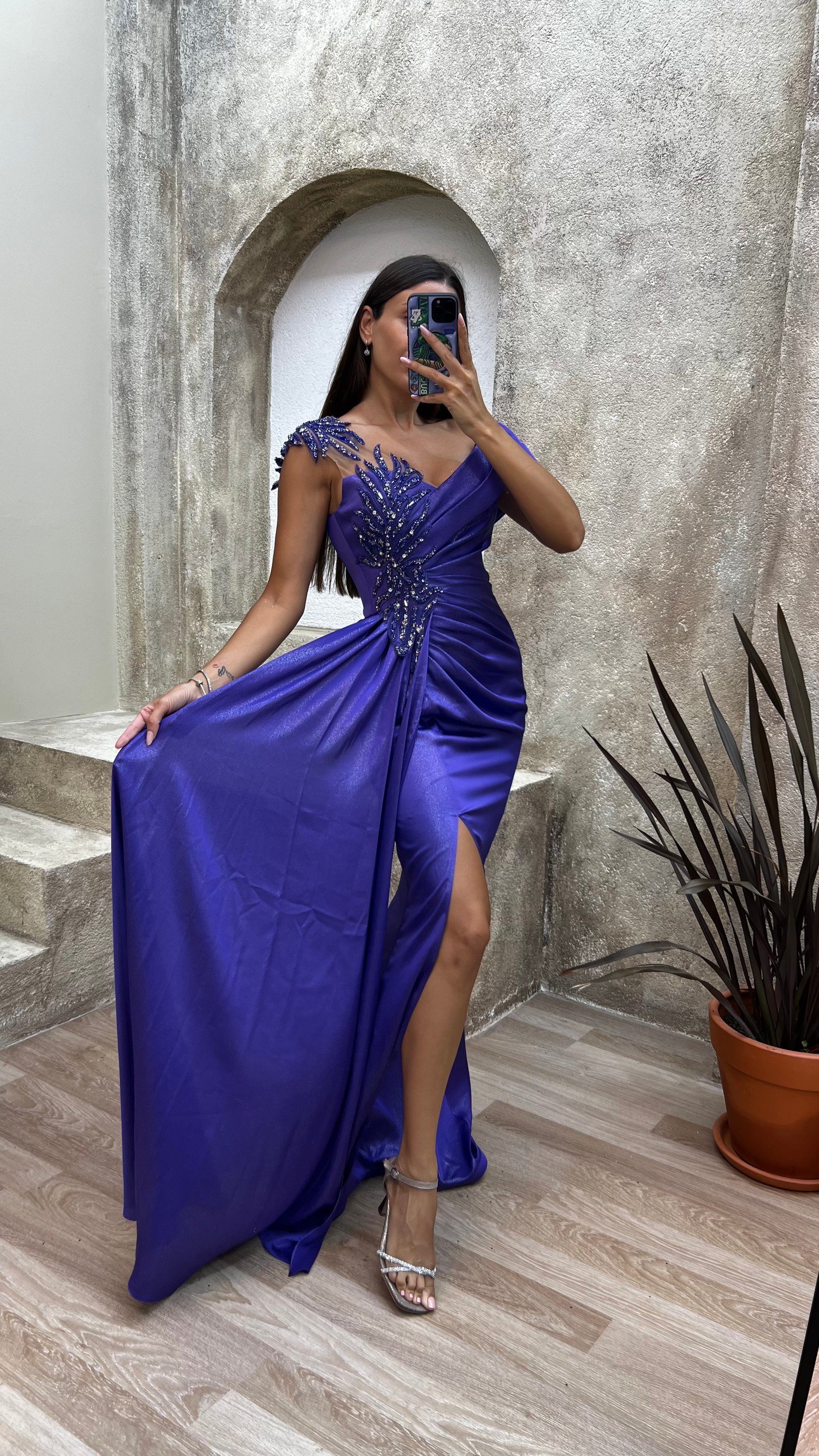 MINT GREEN EMBROIDERED DETAIL PLEATED EVENING DRESS