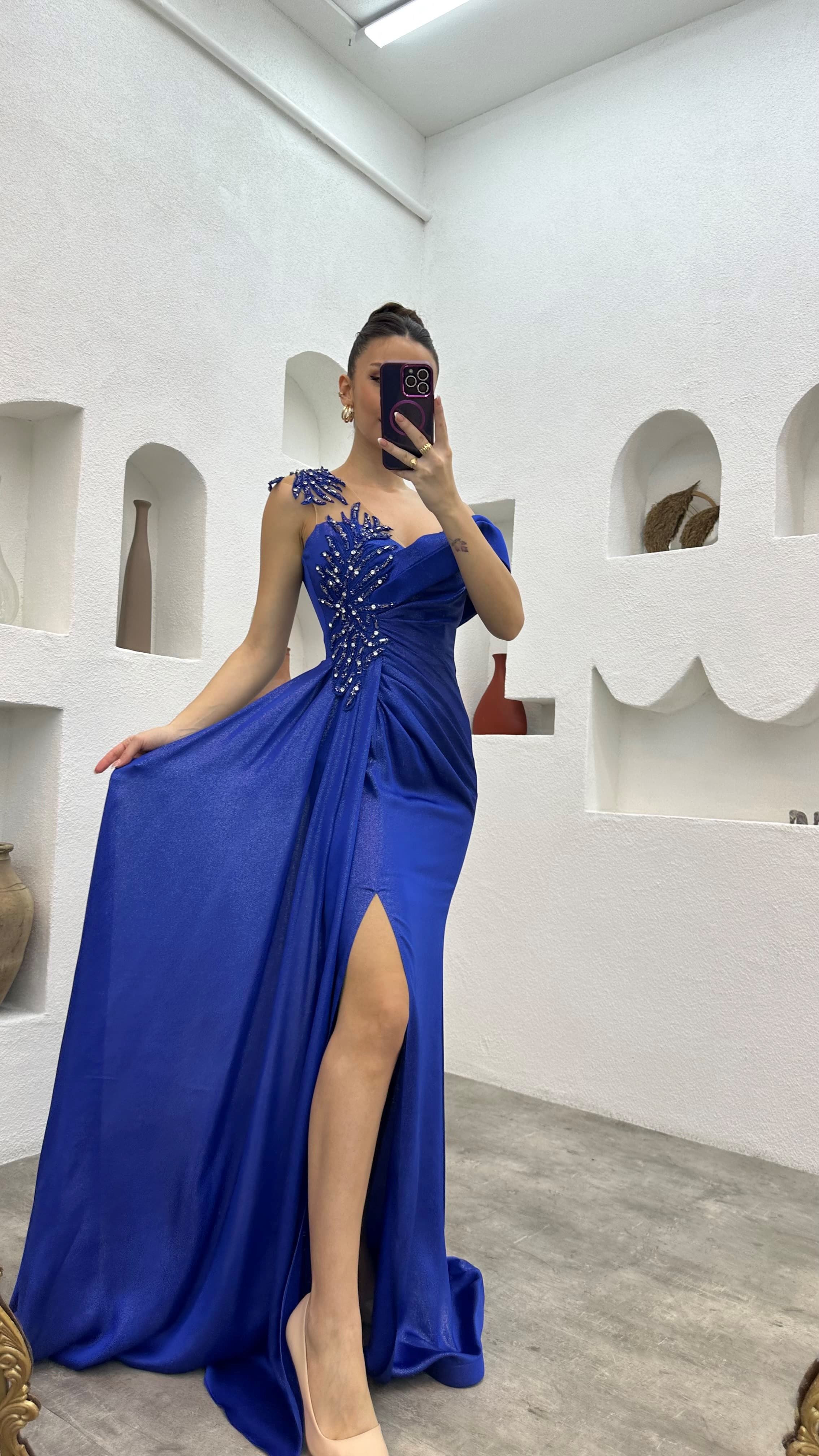 EMBROIDERED DETAIL PLEATED EVENING DRESS