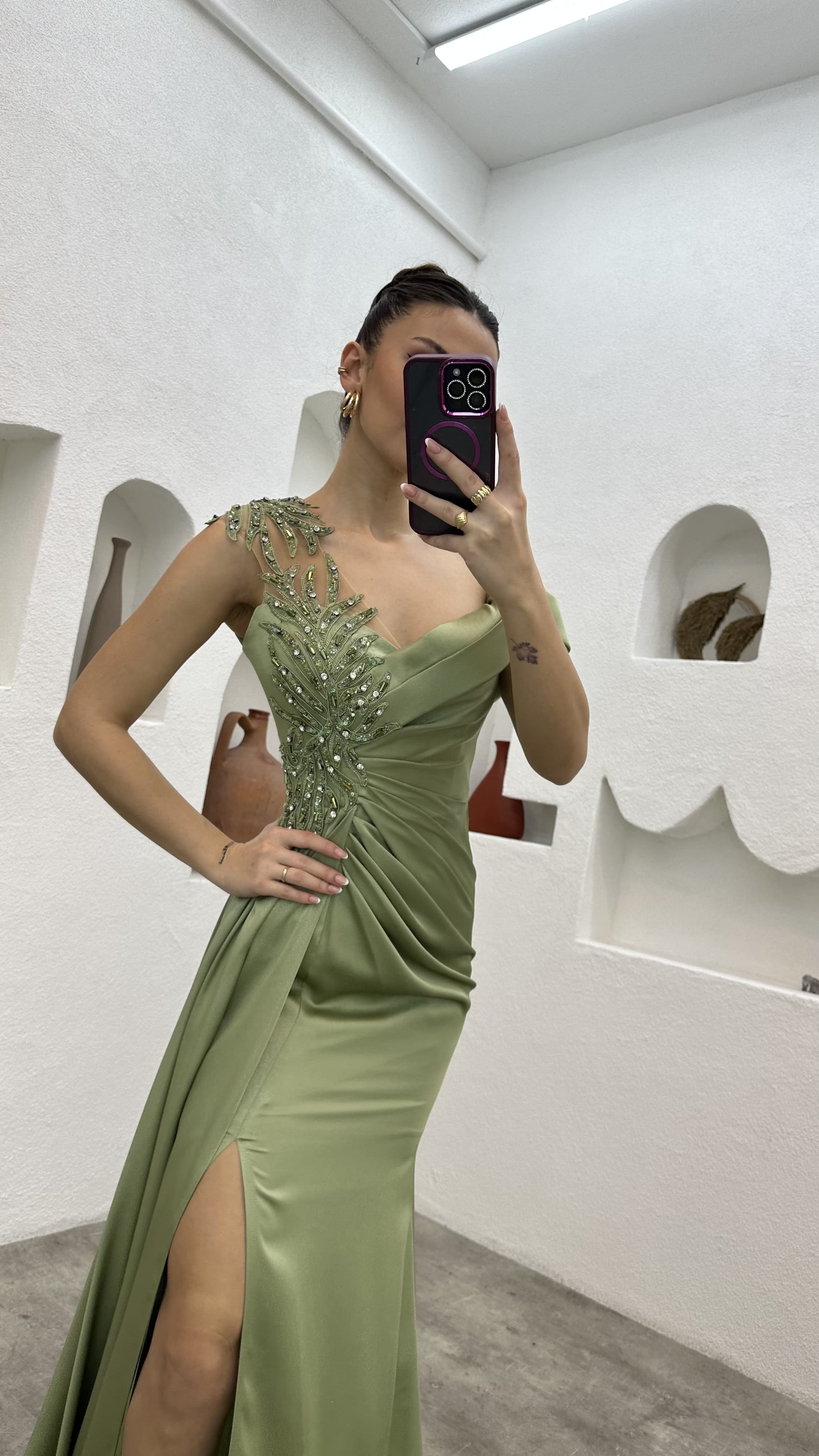 EMBROIDERED DETAIL PLEATED EVENING DRESS