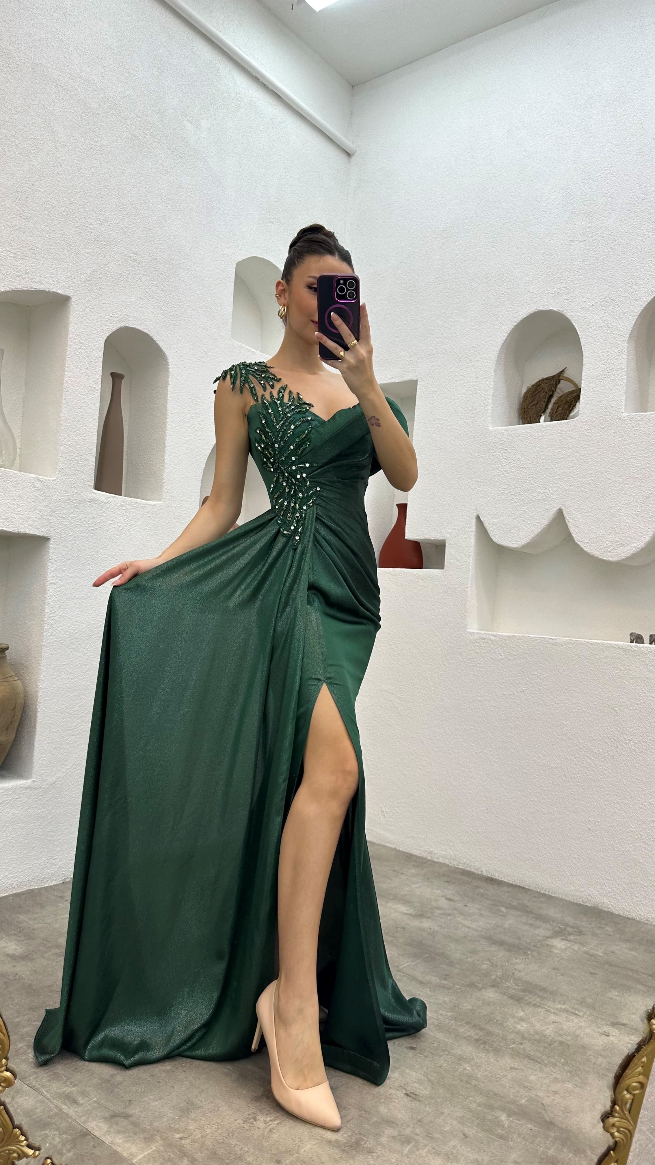 EMBROIDERED DETAIL PLEATED EVENING DRESS