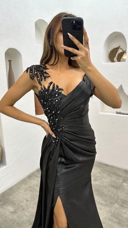 EMBROIDERED DETAIL PLEATED EVENING DRESS