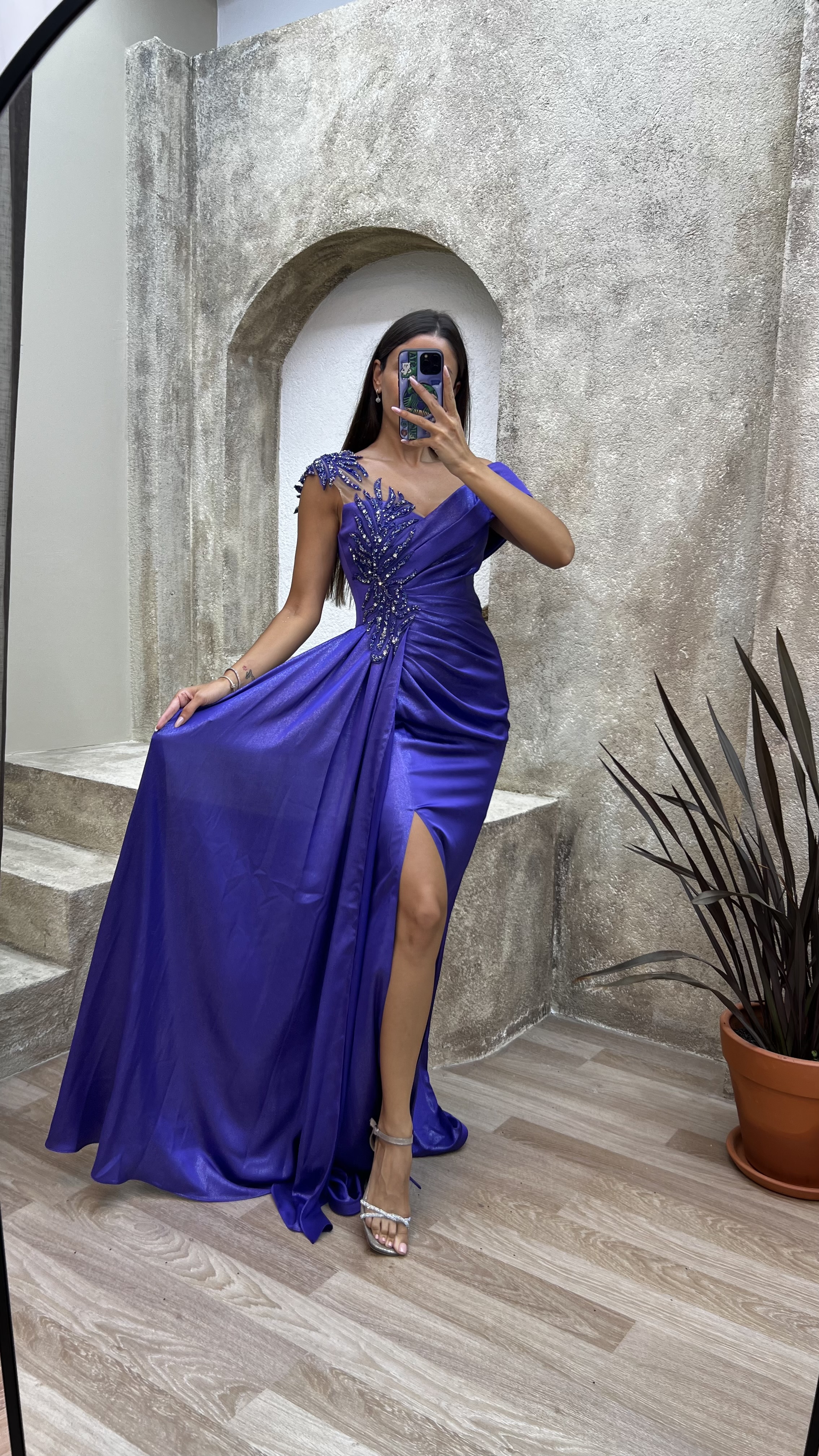 EMBROIDERED DETAIL PLEATED EVENING DRESS