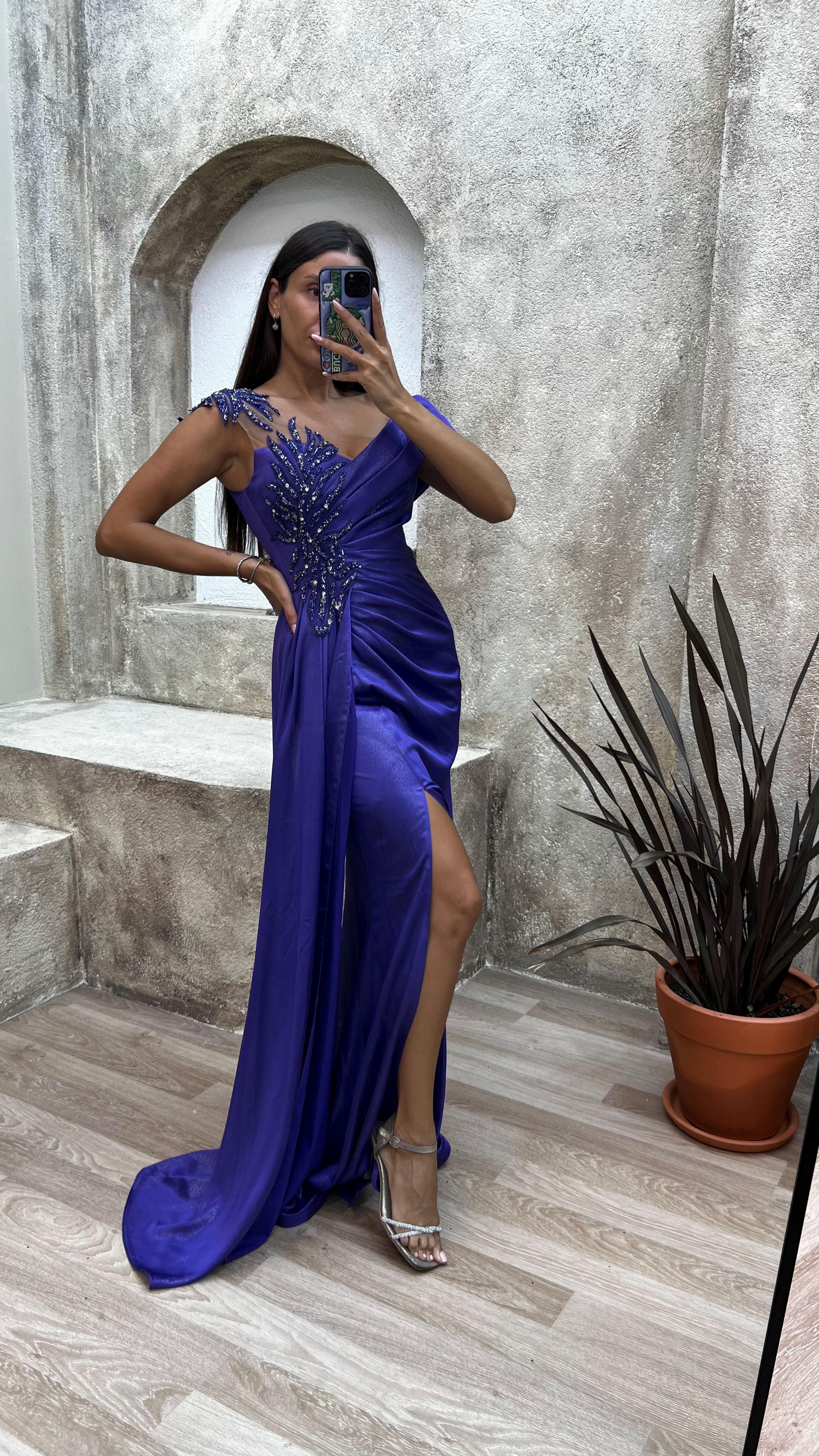 EMBROIDERED DETAIL PLEATED EVENING DRESS