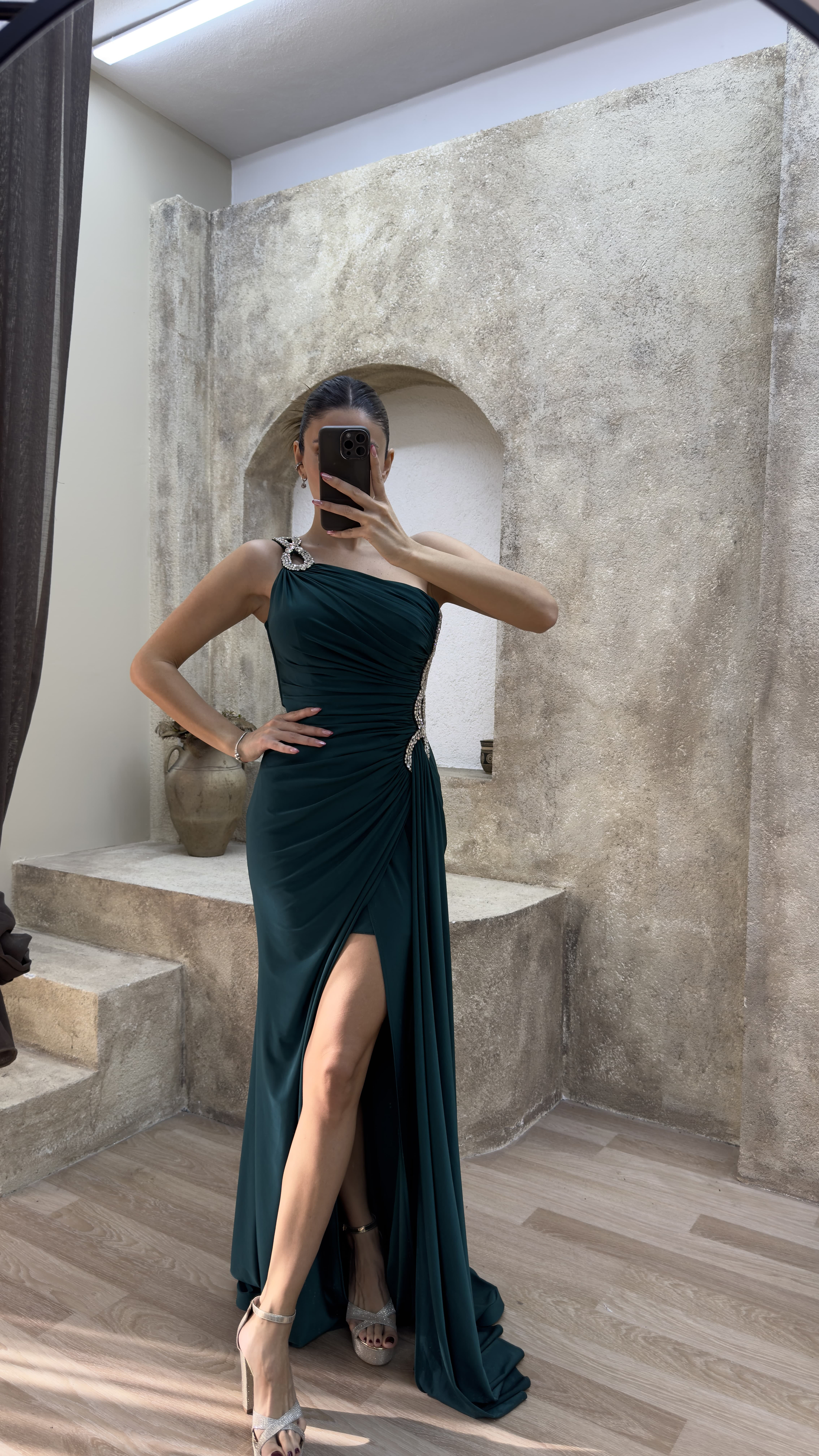 ONE SHOULDER WAIST DETAIL STONE EMBROIDERED DRAPED DESIGN EVENING DRESS