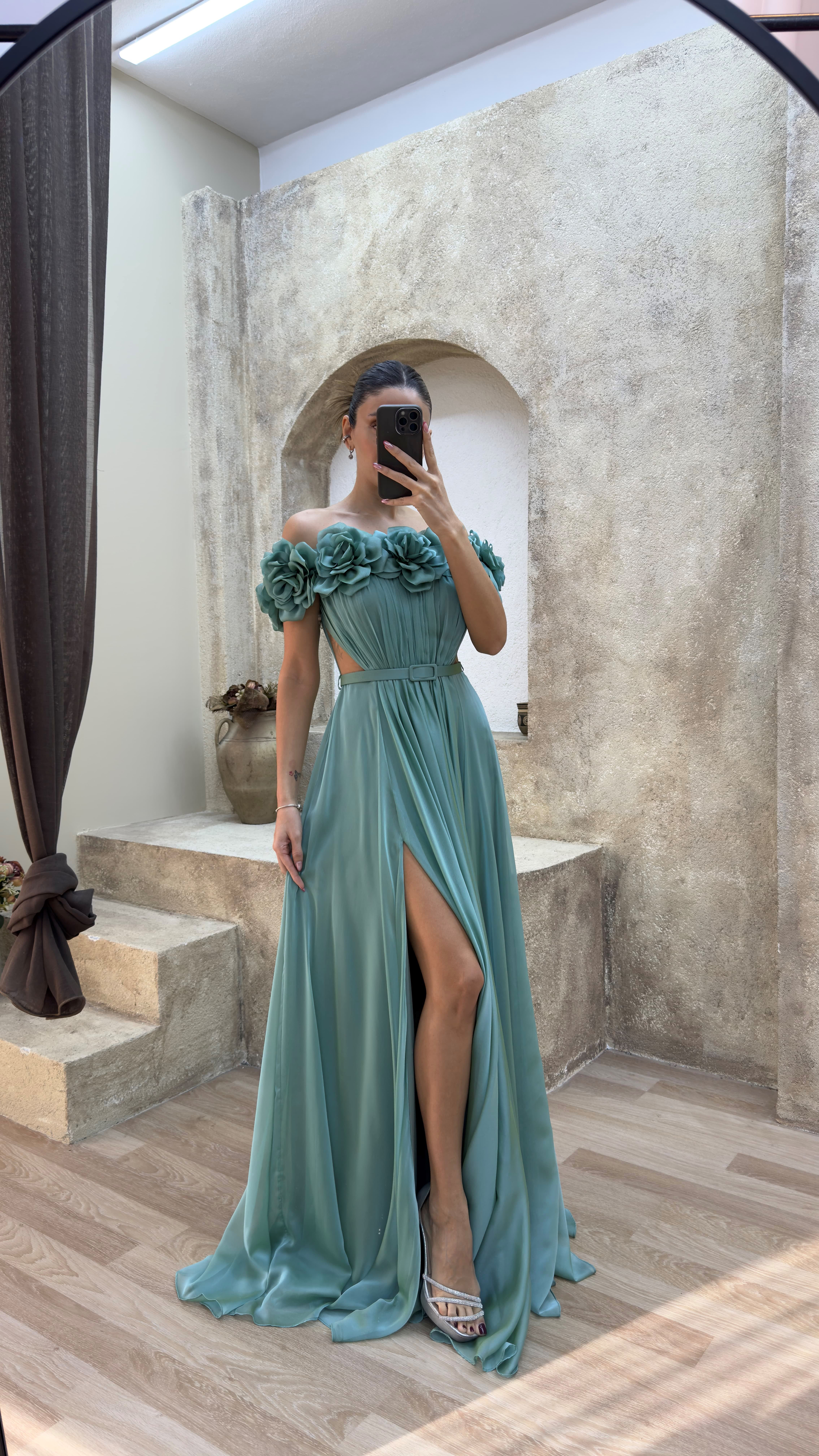 STRAPLESS CHEST ROSE WAIST DETAIL DESIGN EVENING DRESS
