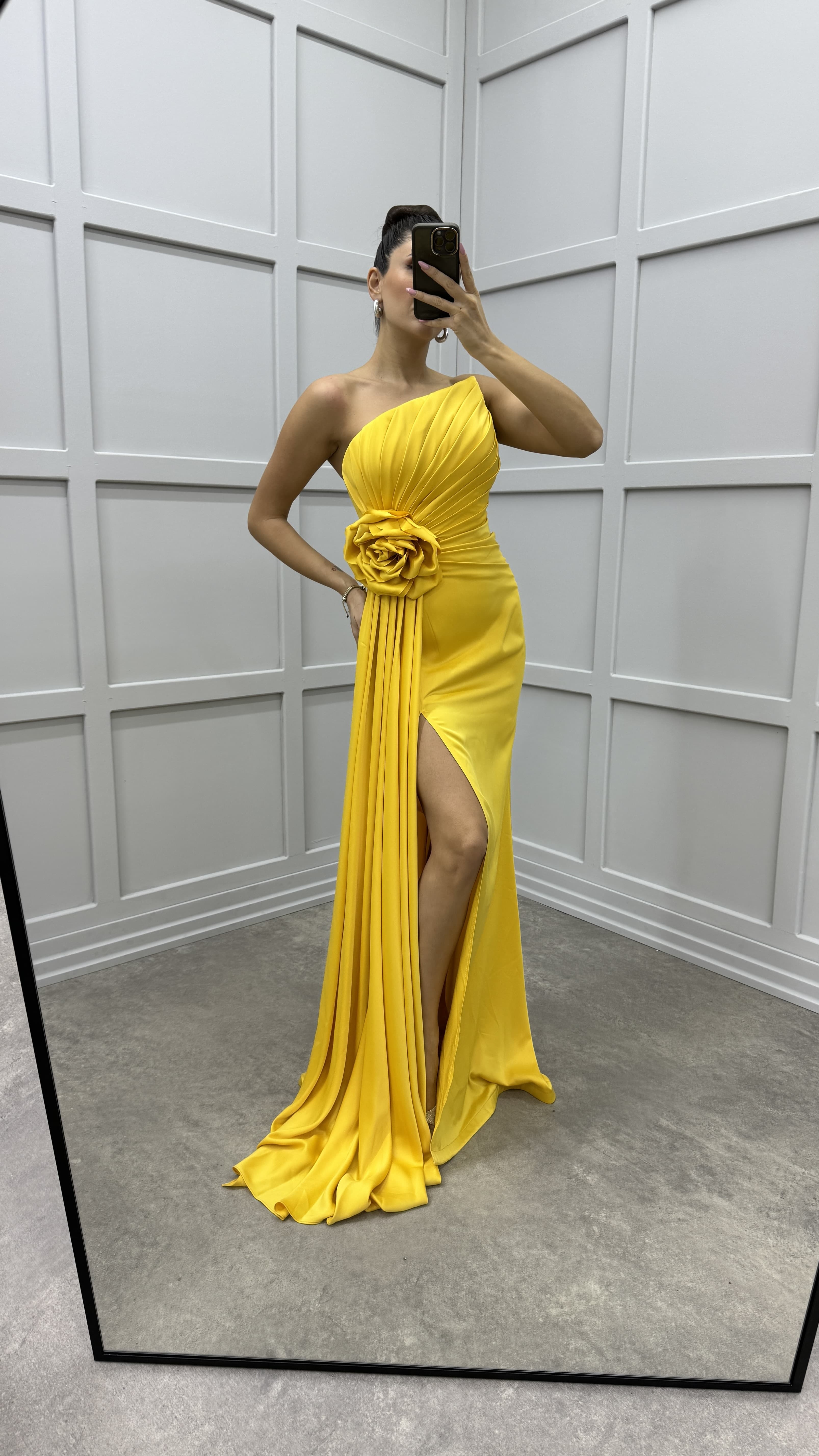 STRAPLESS ROSE DETAIL PLEATED DESIGN EVENING DRESS