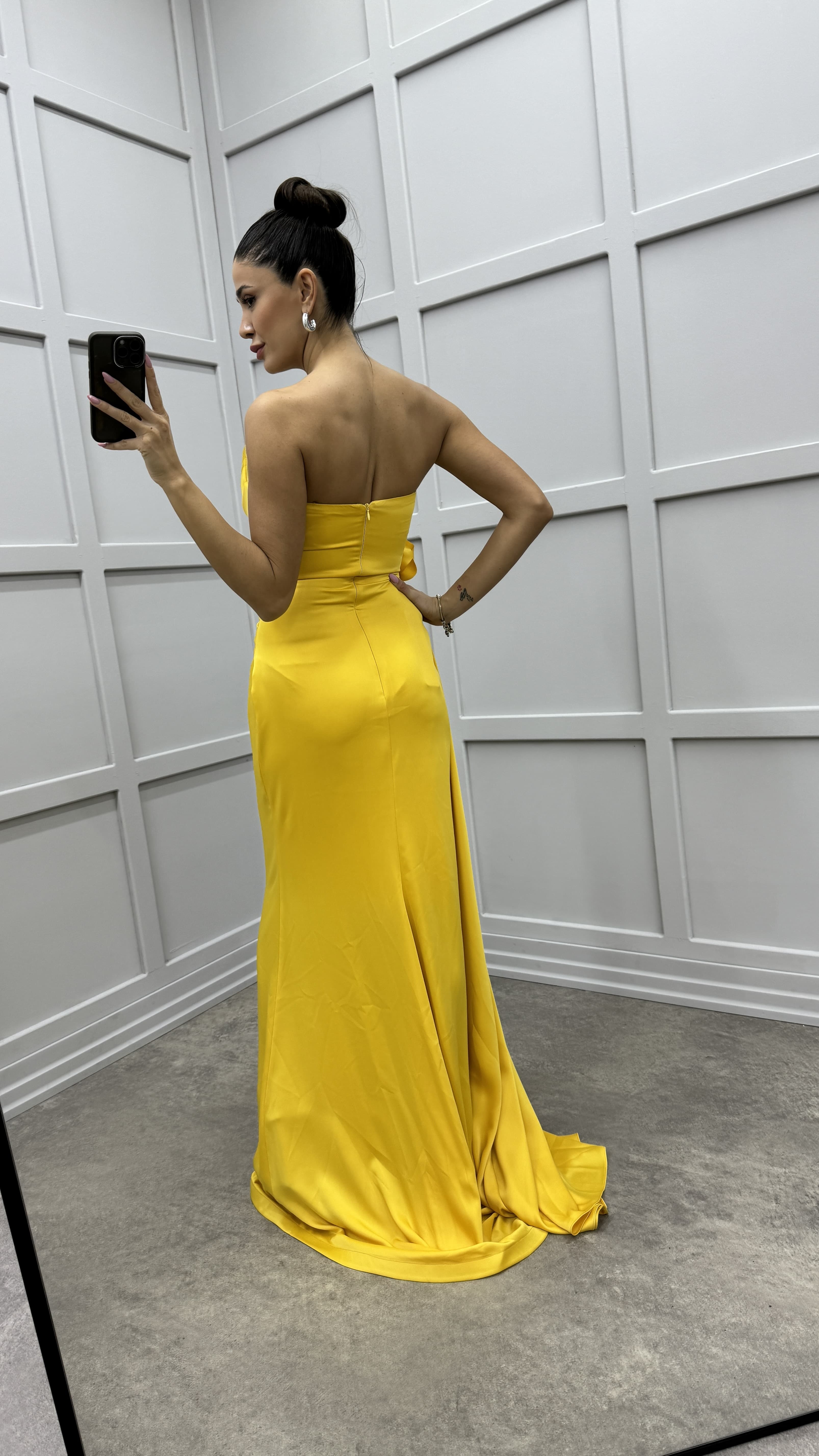 STRAPLESS ROSE DETAIL PLEATED DESIGN EVENING DRESS