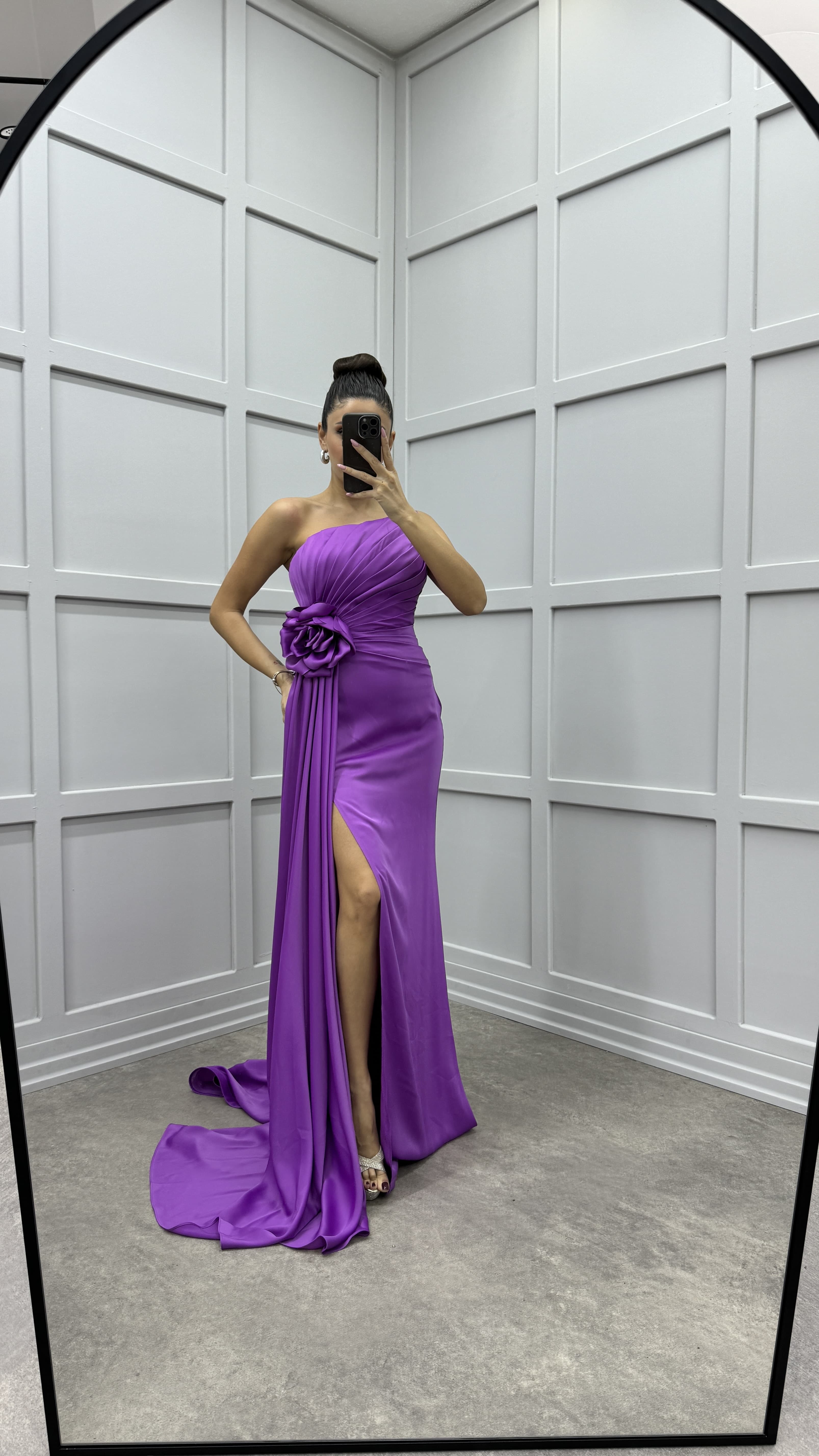 STRAPLESS ROSE DETAIL PLEATED DESIGN EVENING DRESS