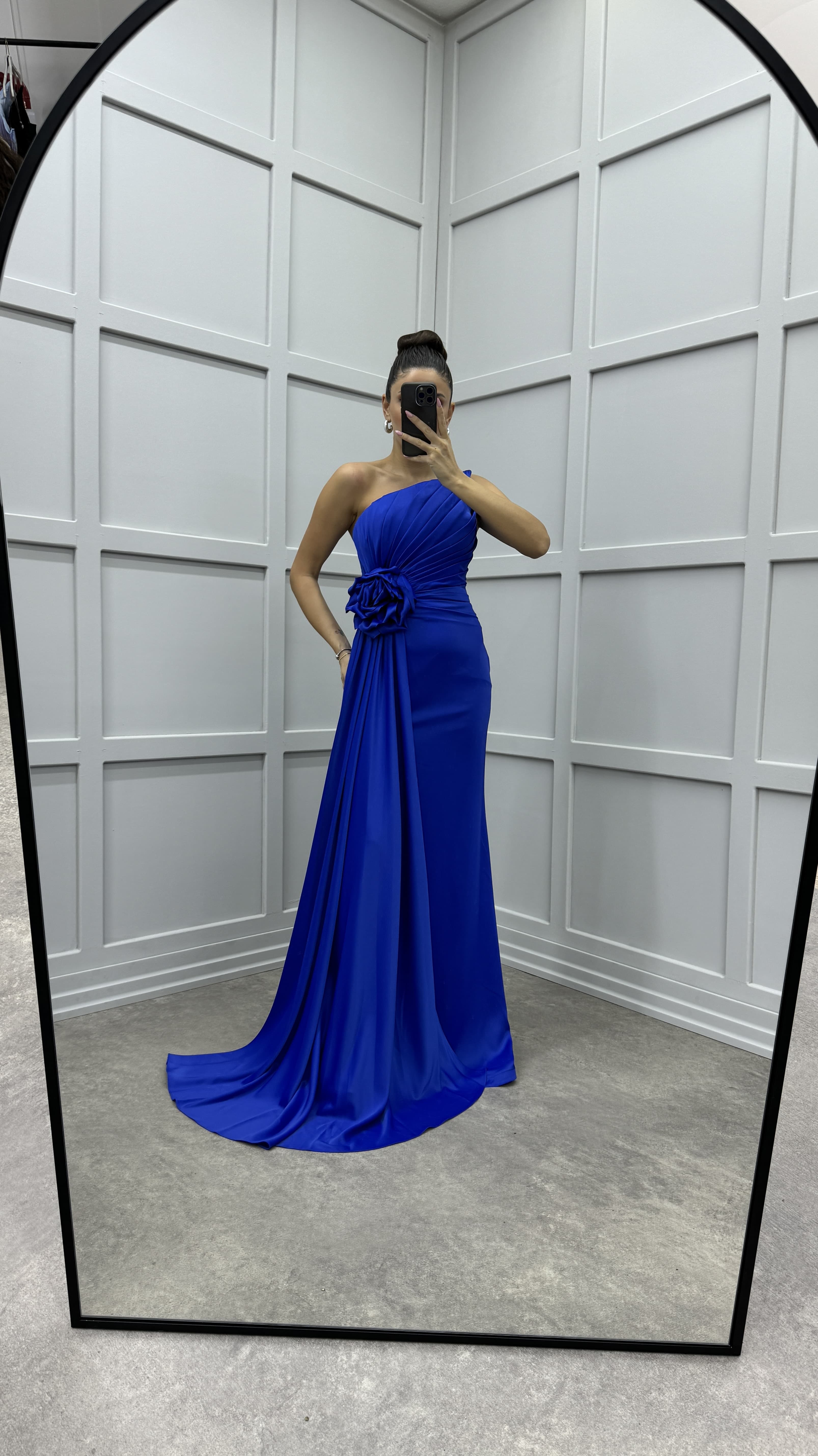 STRAPLESS ROSE DETAIL PLEATED DESIGN EVENING DRESS