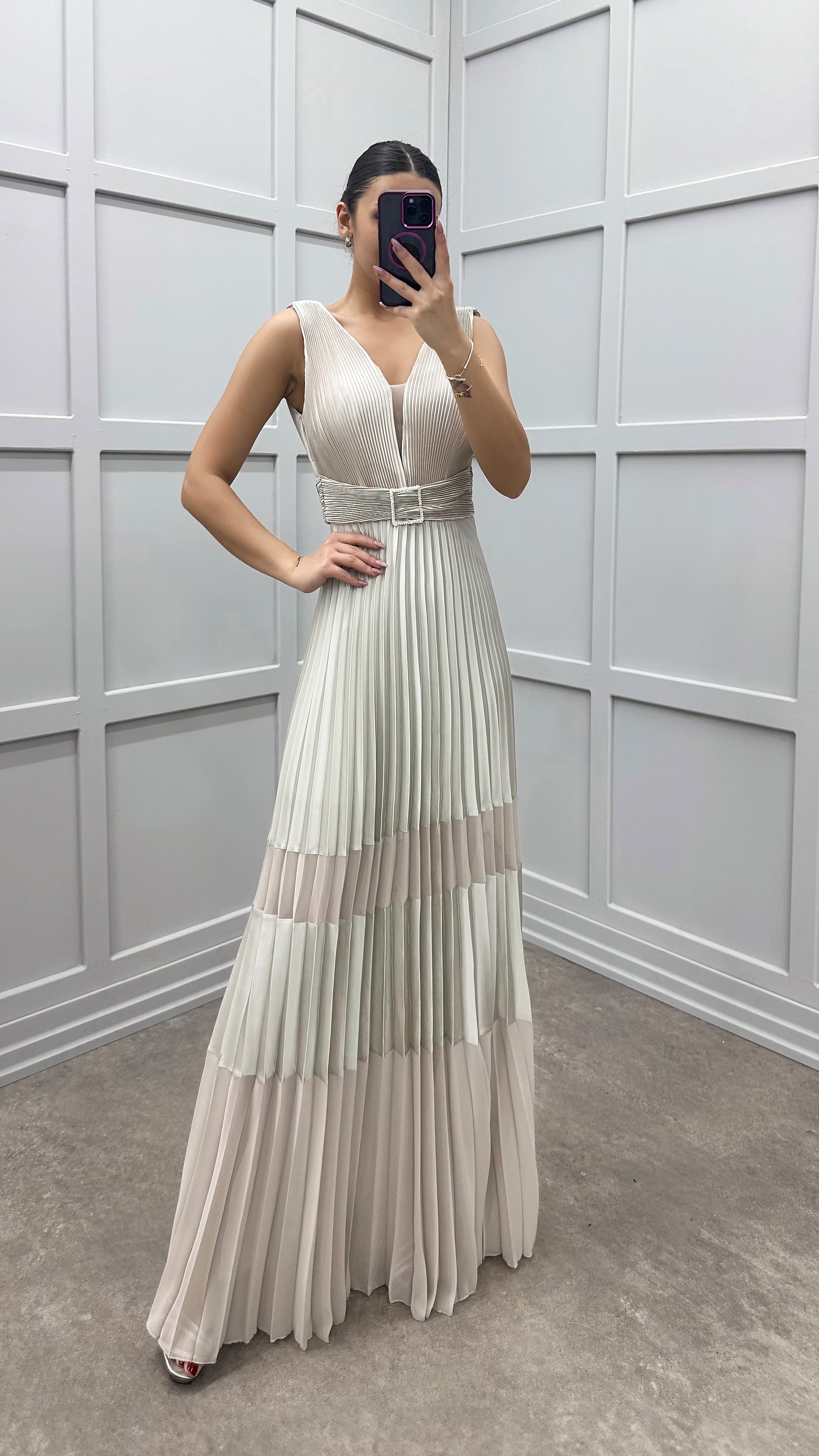 V-NECK PLEATED DESIGN DRESS