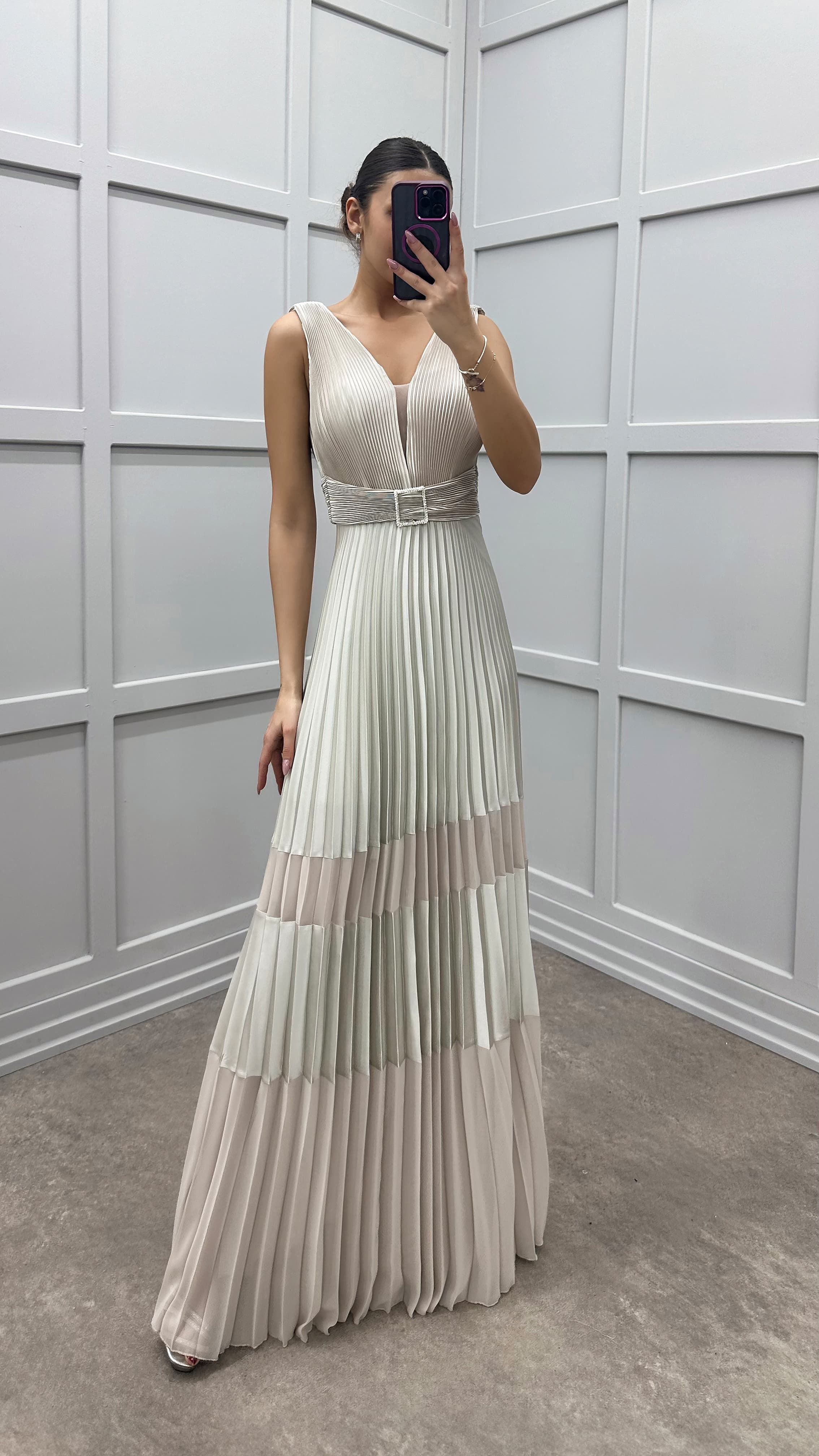 V-NECK PLEATED DESIGN DRESS